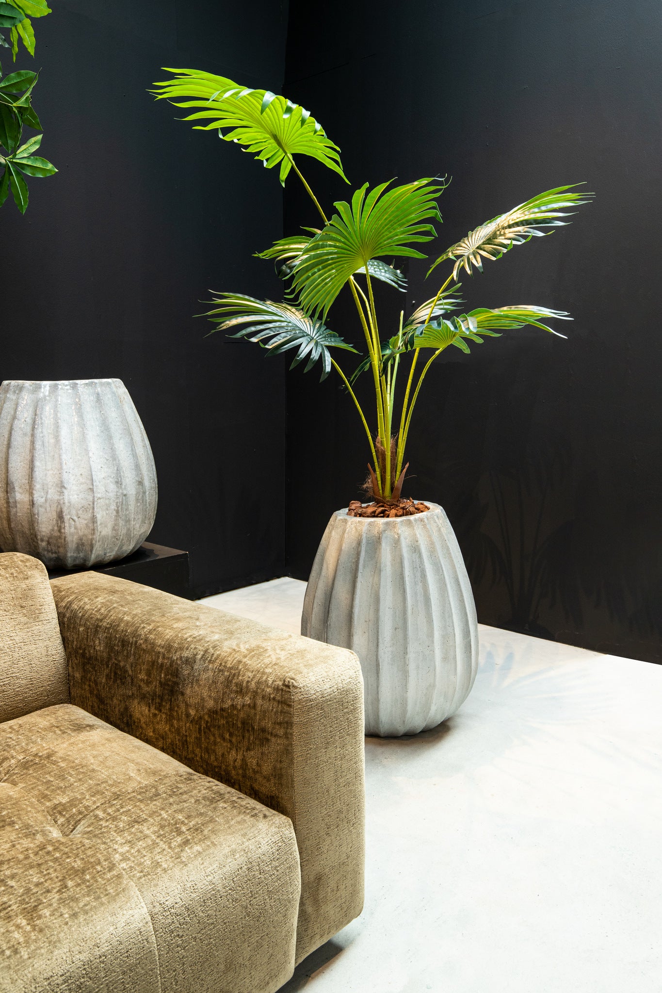 Lionne White Ceramic Pot Ribbed Bulb Round L