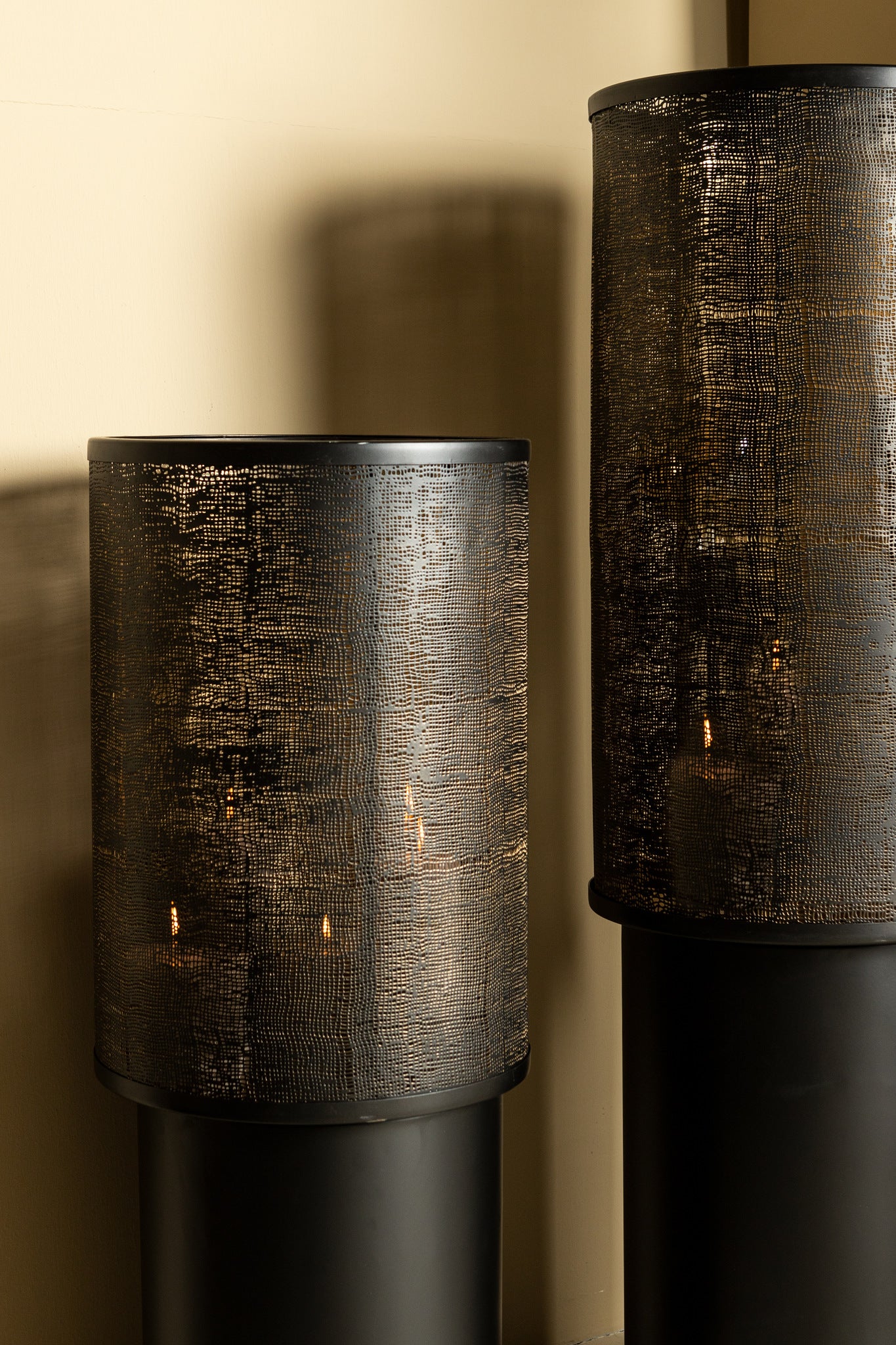 Jarne Black Iron Stormlight Golden Inside Low