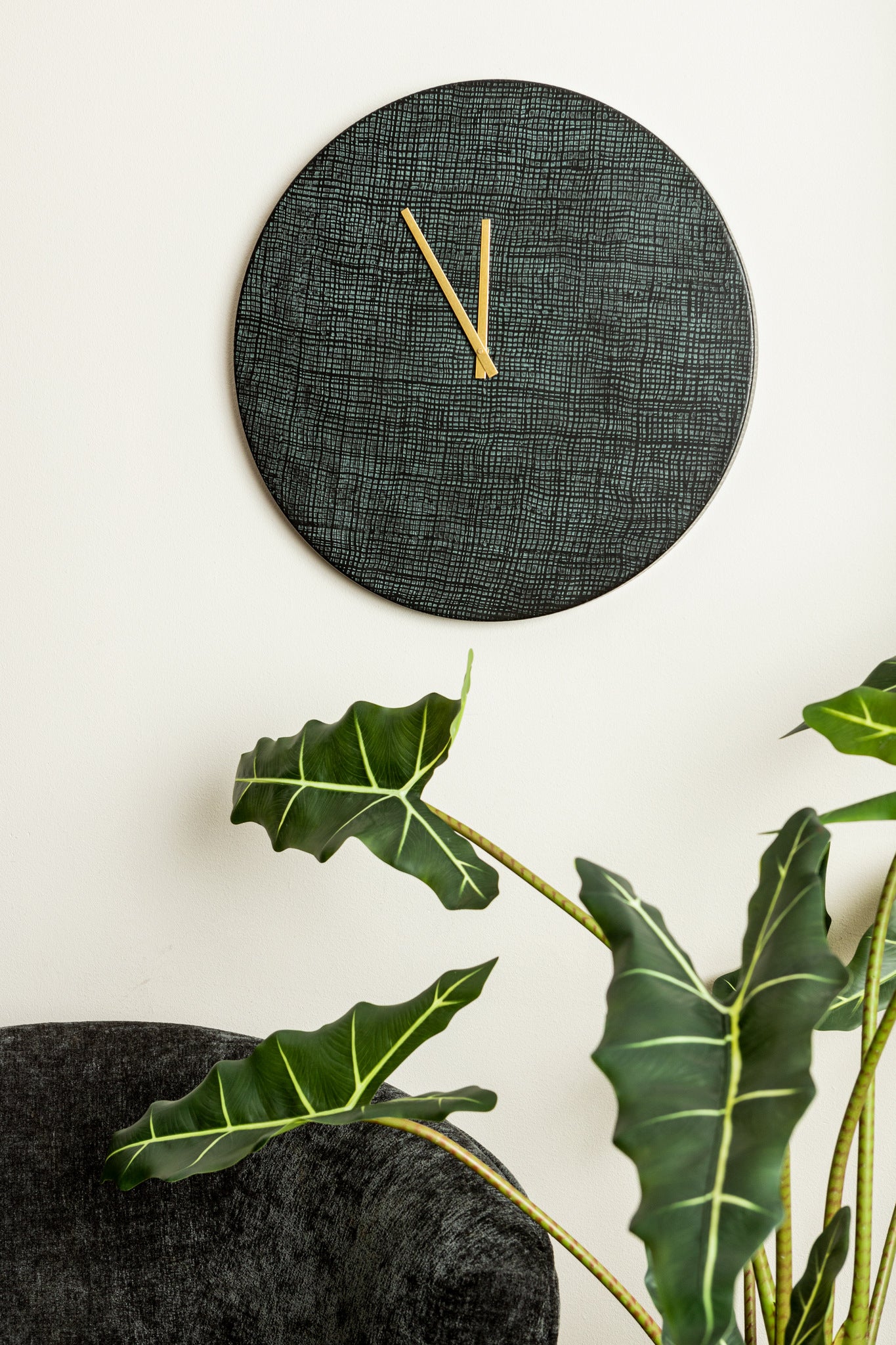 Emmett Black Iron Round Clock Square Texture S