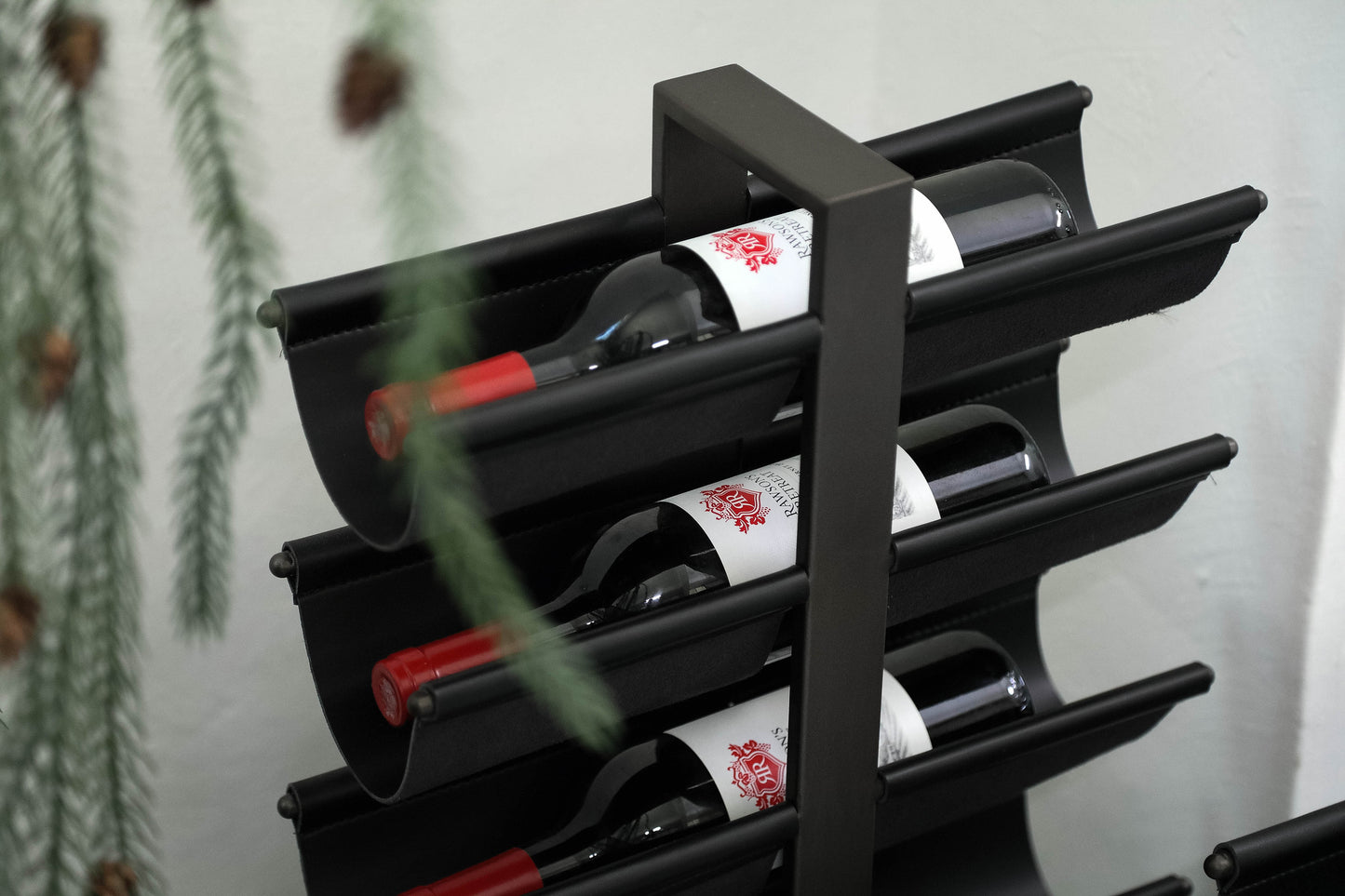 Davitt Black Steel Winerack PU Leather Holders L