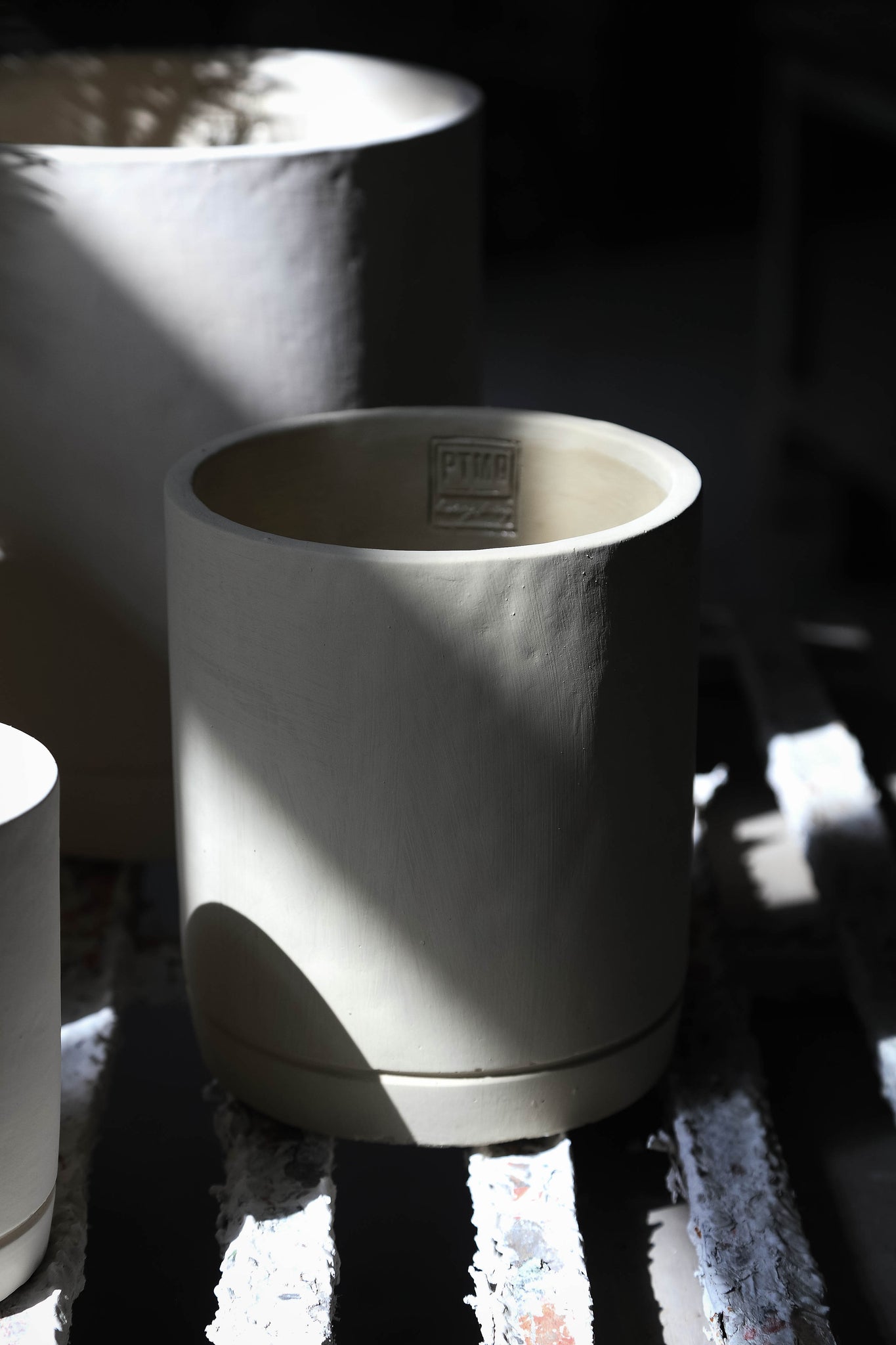 Vik Cream Cement Cylinder Pot Round Matt XL