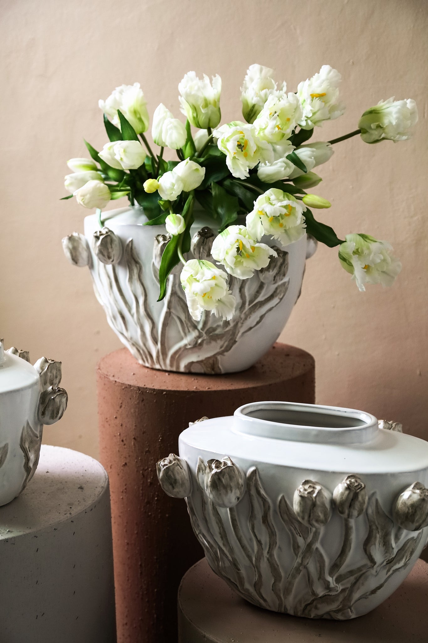 Naomae White Ceramic Pot Tulip Figures Oval L