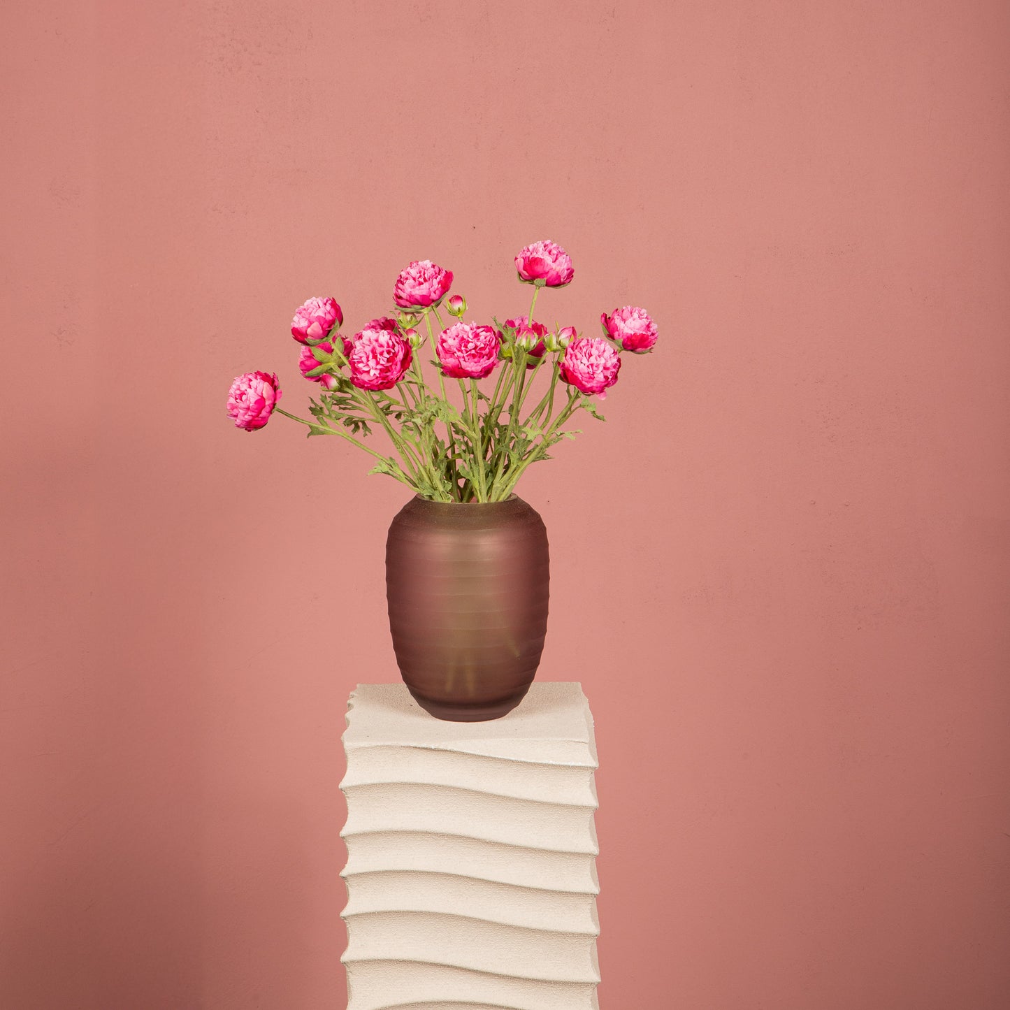 Ranonkel Flower Donkerroze Spray met Knop en Bladeren - Set van 12 39x23x13 cm