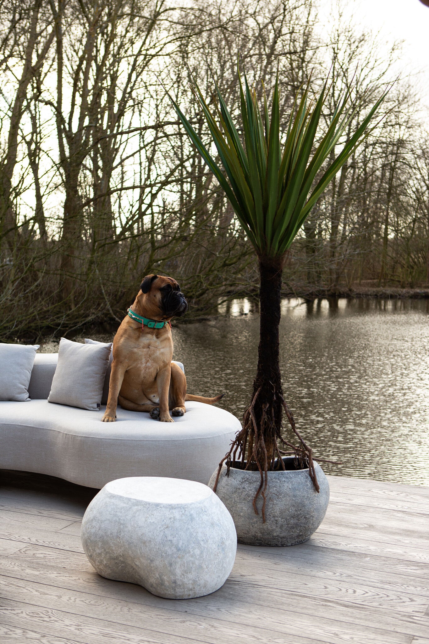 Hiranya White Round Organic Shaped GRC Pot M