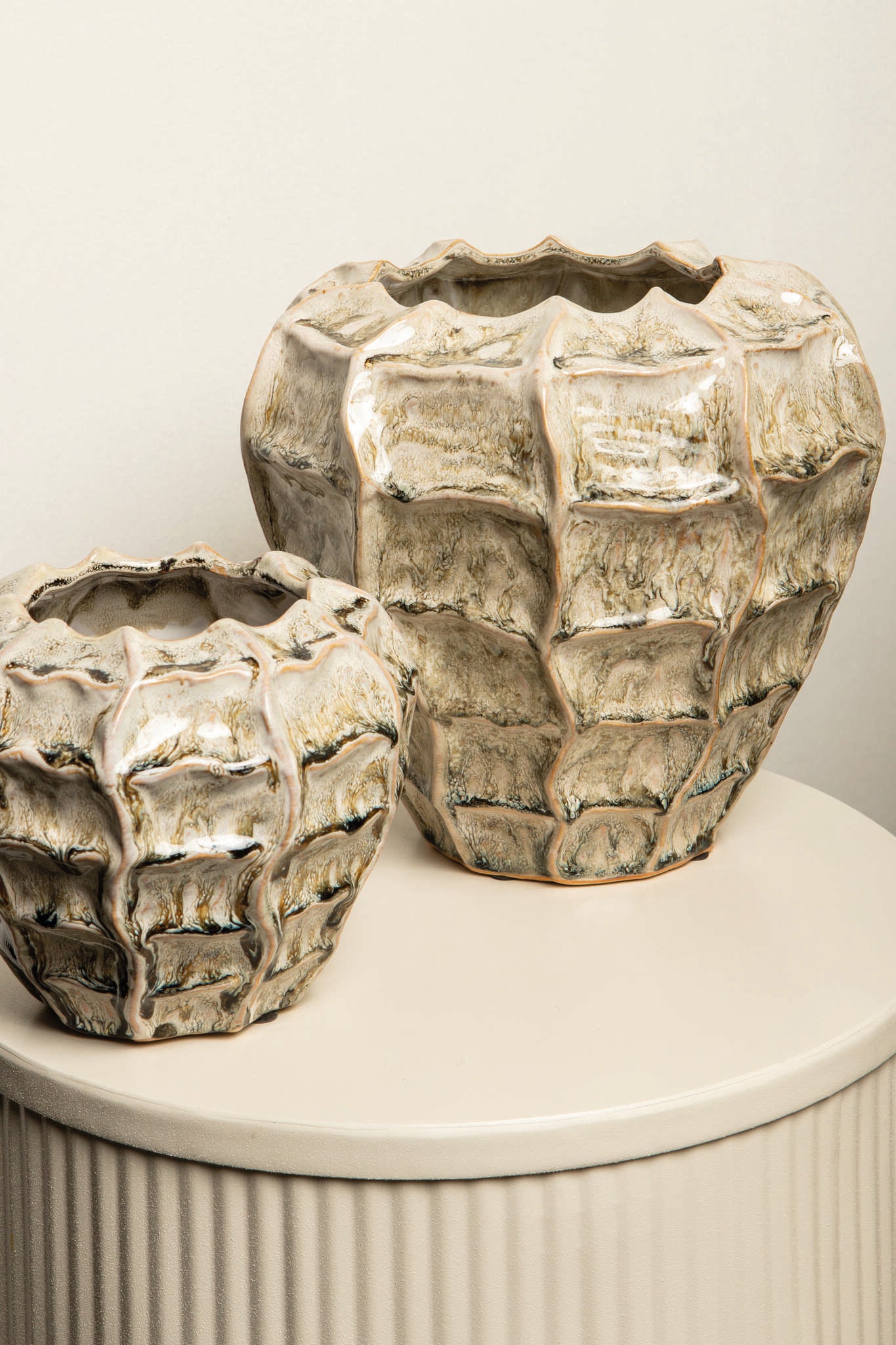 Cedric Cream Ceramic Round Wavy Pot Mixed Colors M