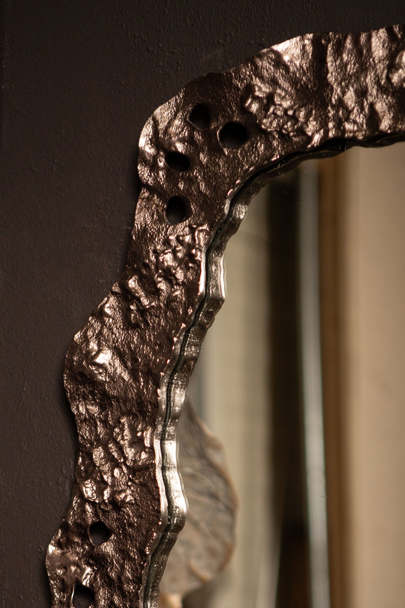 Kariss Bronzen Gietaluminium Spiegel Ruwe Ovale Vorm 84x62x2.5 cm
