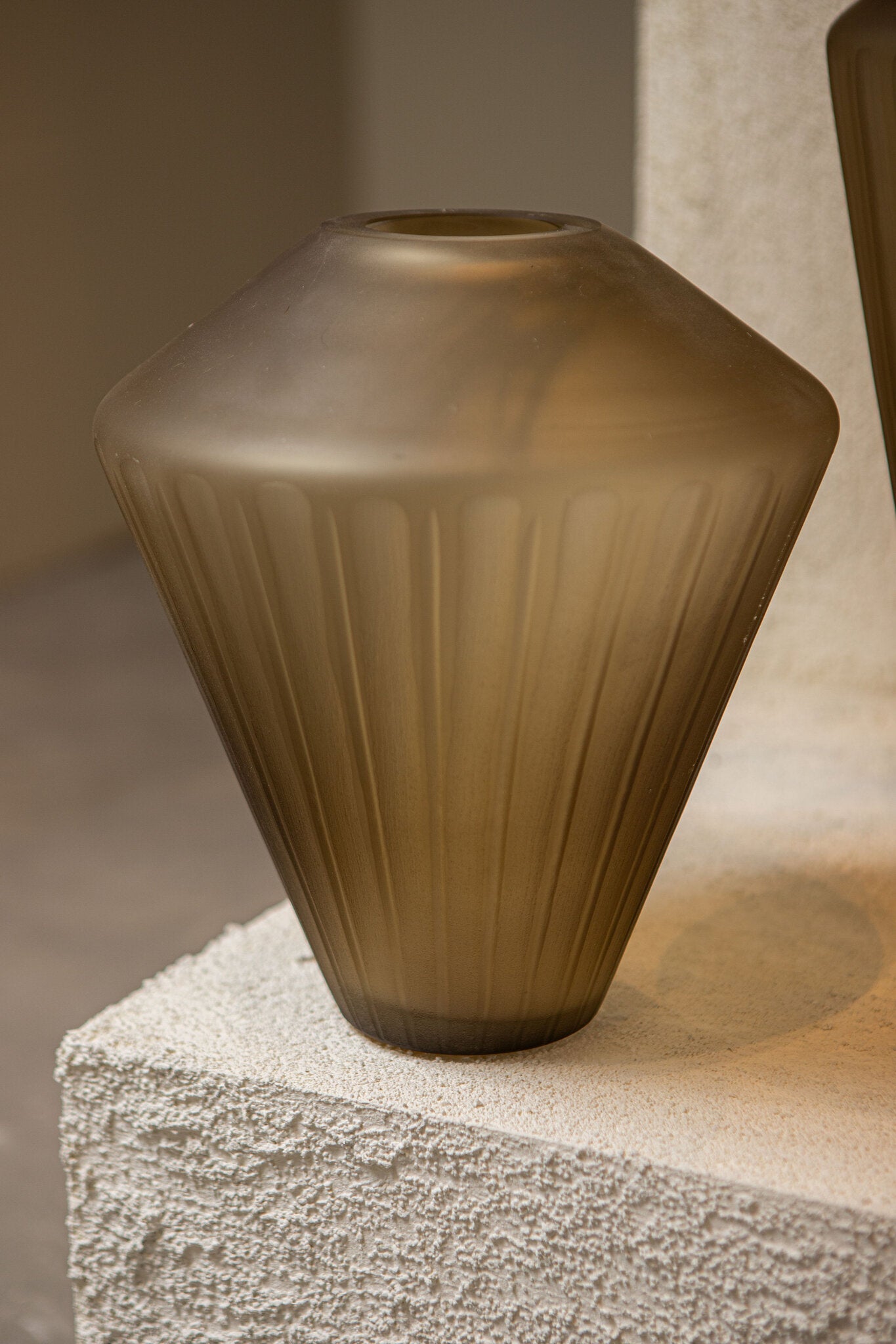 Damiri Bruin Glas Handgeslepen Vaas Lijnen M 28x25x25 cm