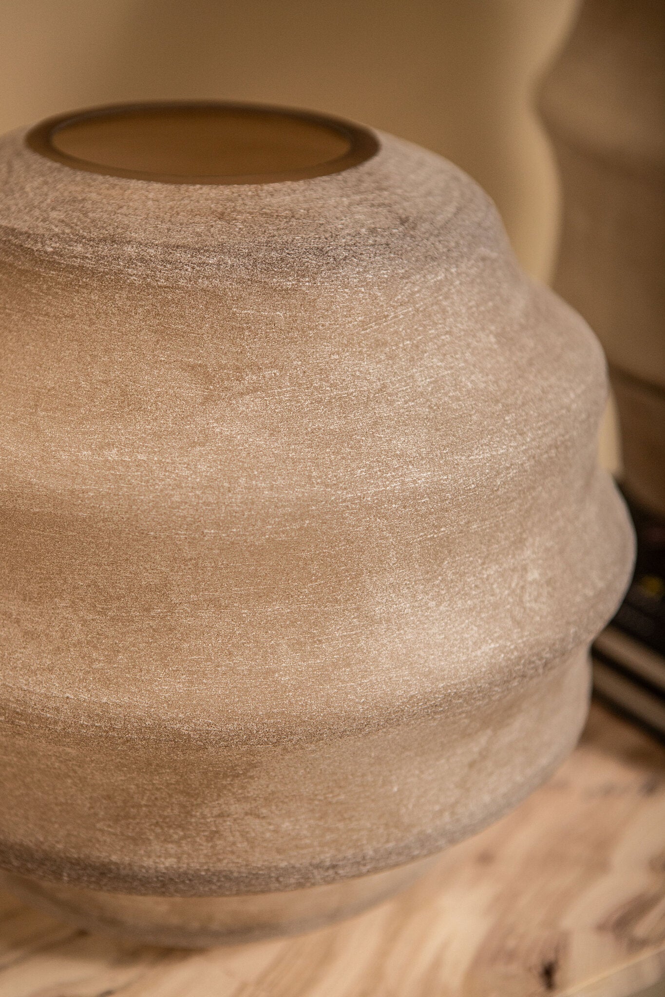 Elladie Beige Ronde Glazen Gelaagde Vaas Laag 29x32.5x32.5 cm