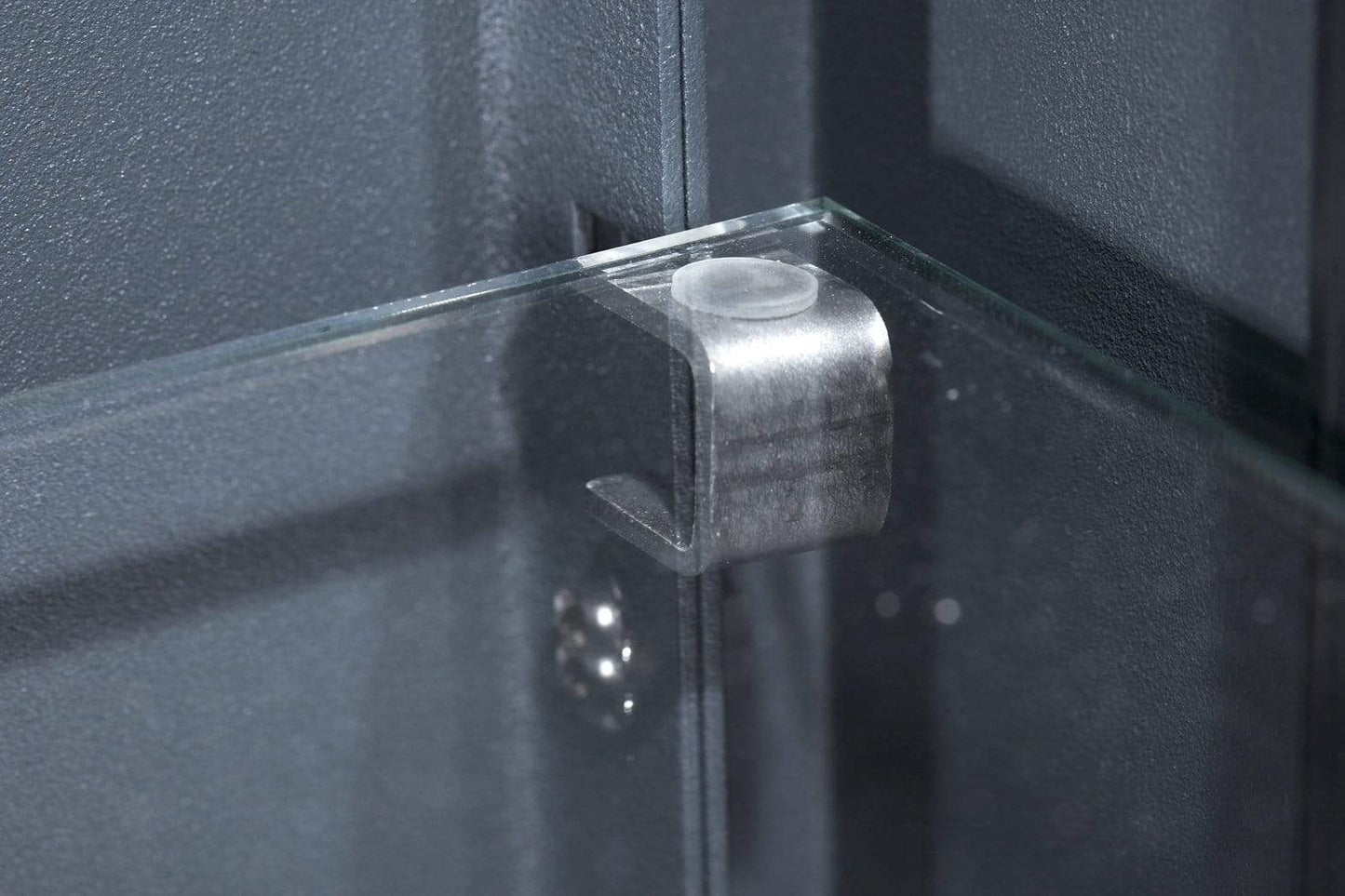 Glazen legbord voor industriële kast | IndustrieelHuys.nl.