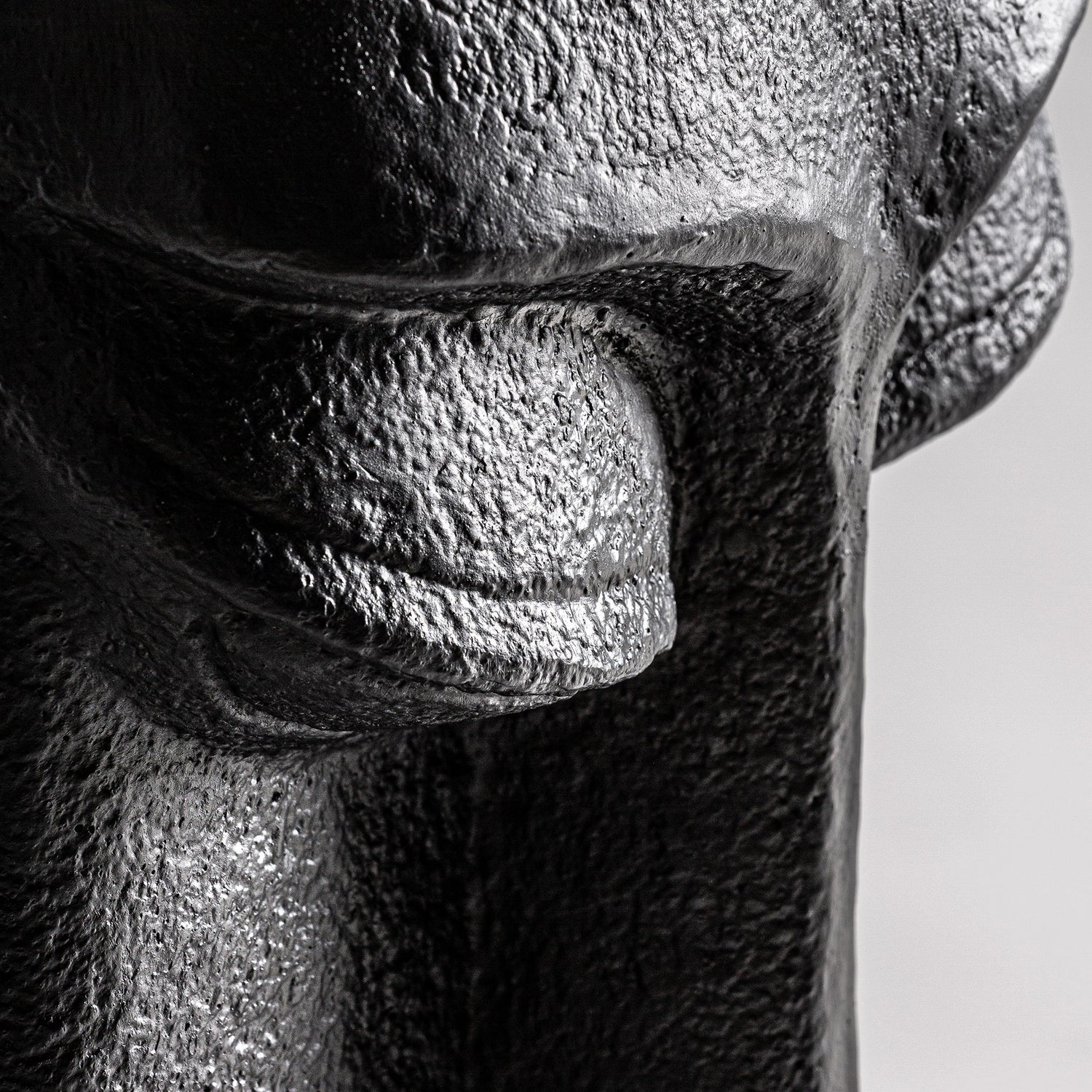 Khalid Sculptuur 34x38x110 cm