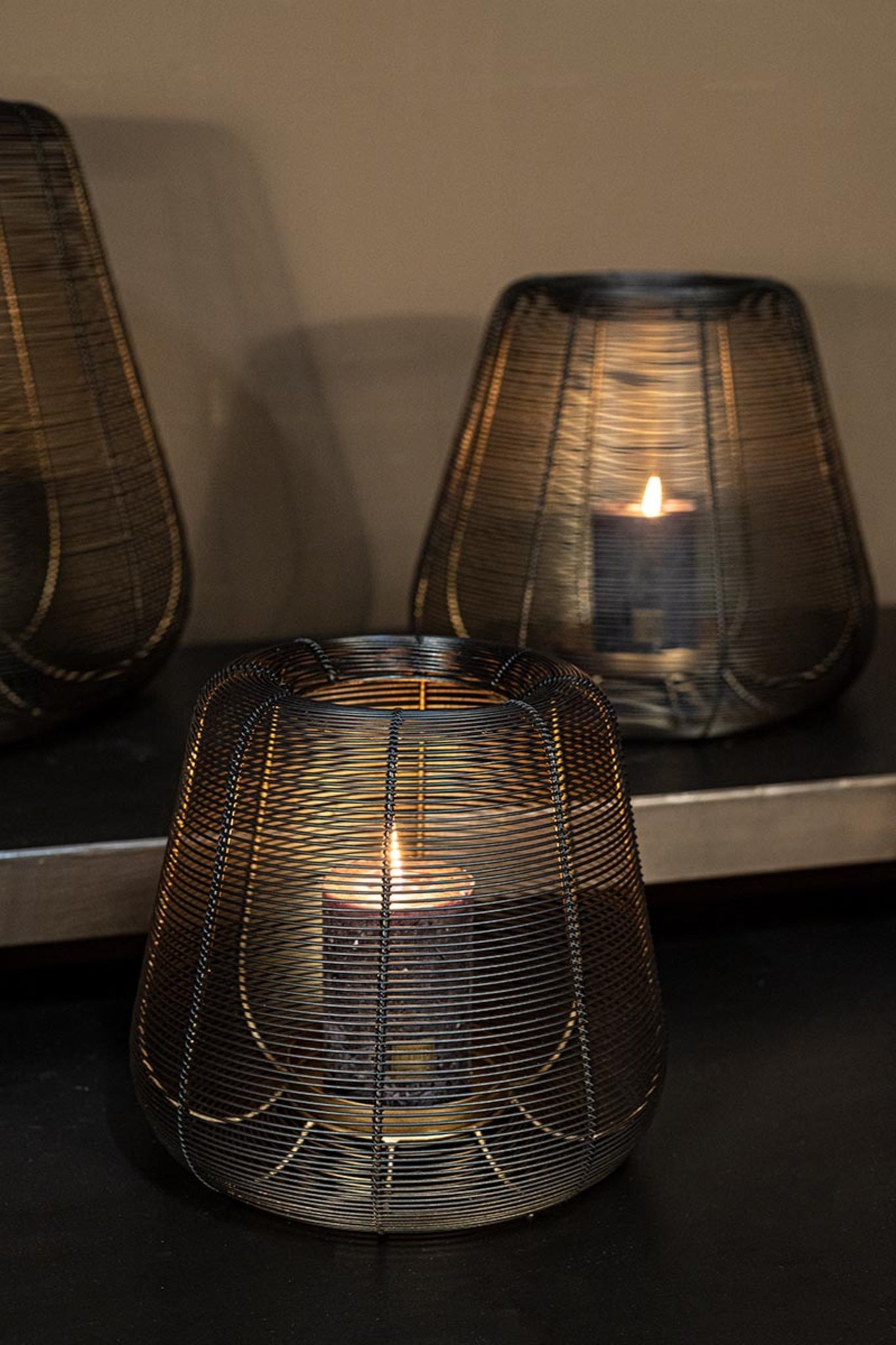 Jaden Black Iron Stormlight Small Border Round S