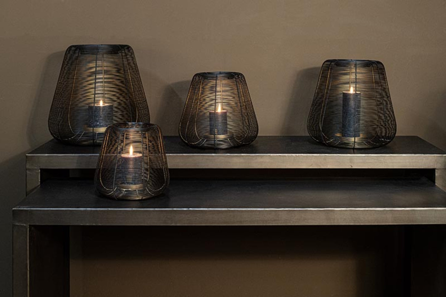 Jaden Black Iron Stormlight Small Border Round S