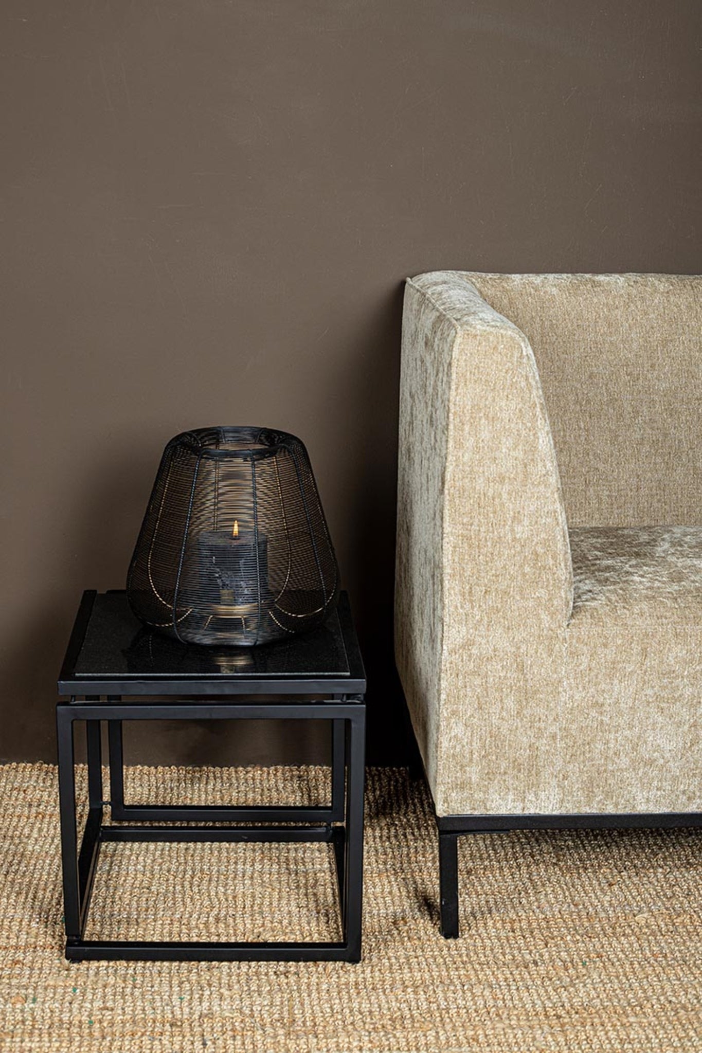 Jaden Black Iron Stormlight Small Border Round M