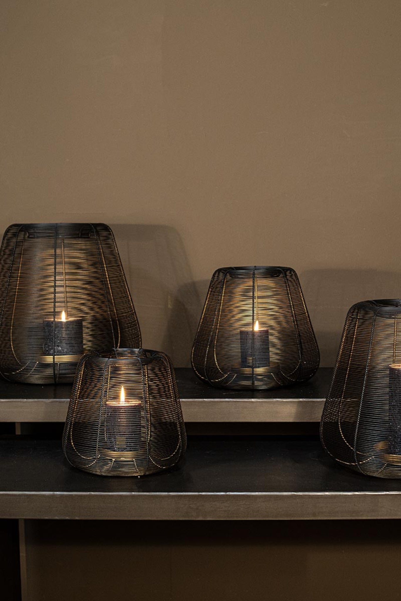 Jaden Black Iron Stormlight Small Border Round M