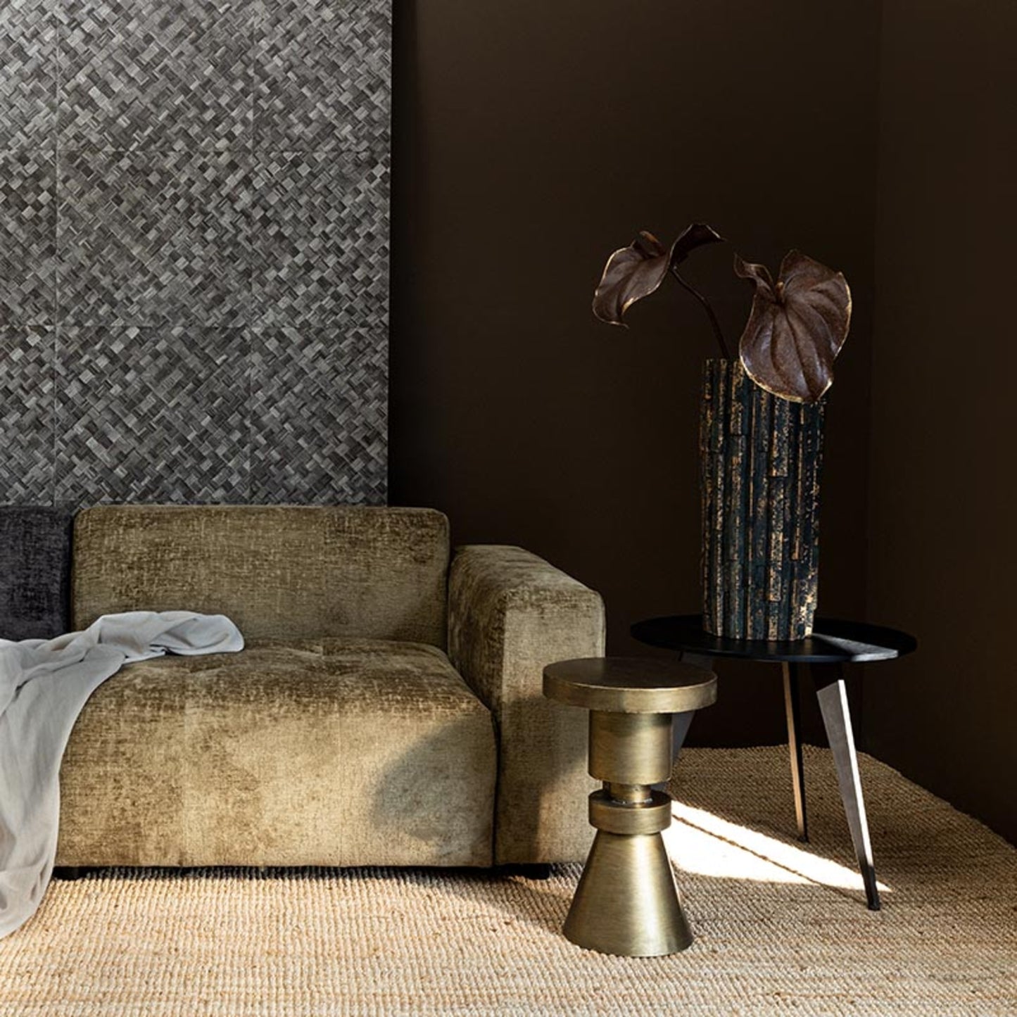 Werdy Black Iron Coffeetable Veneer Top Round SV2