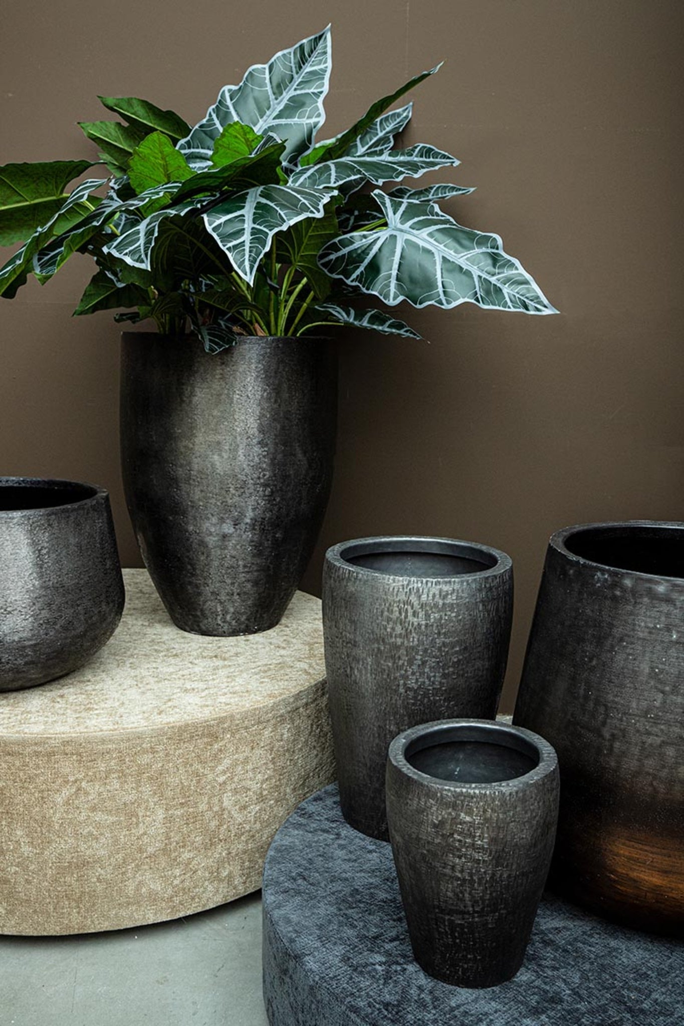 Mumbay Black Brushed Aluminum Pot Round L