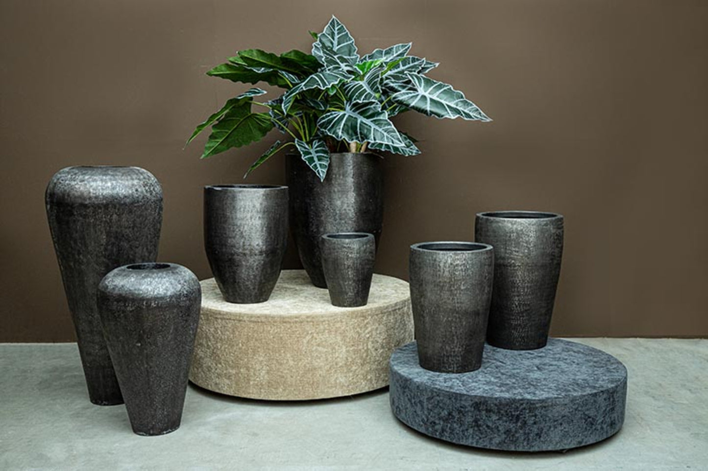 Mumbay Black Brushed Aluminum Pot Round L