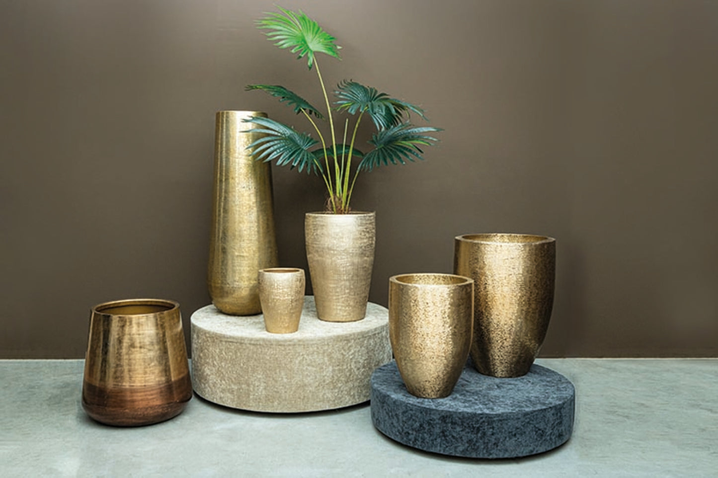 Vayen Gold Aluminum Pot Round Antique Look S