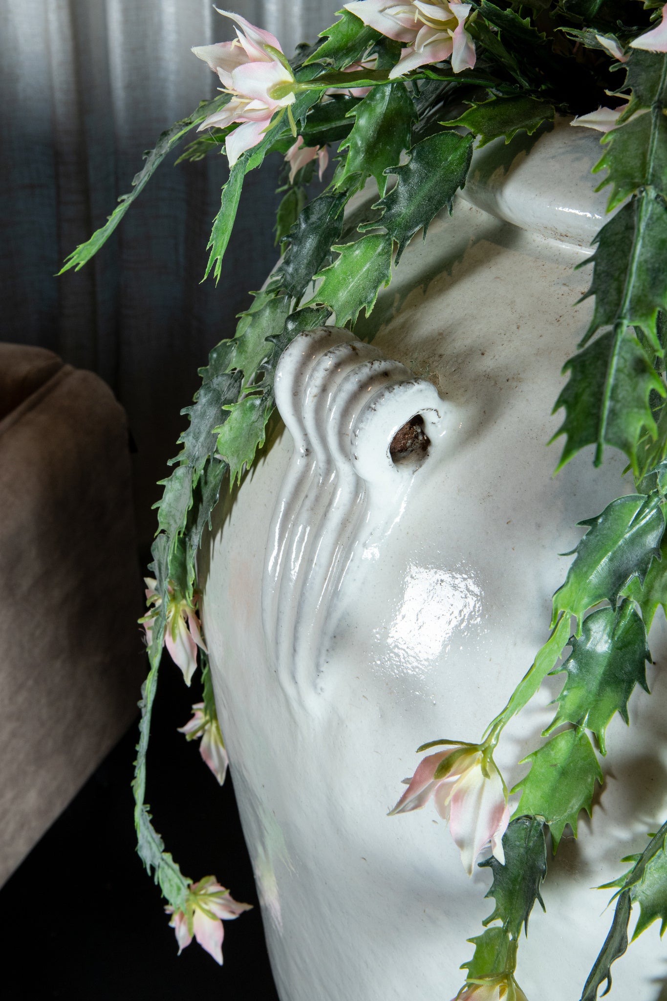 Izze White Glazed Ceramic Extreme Pot High