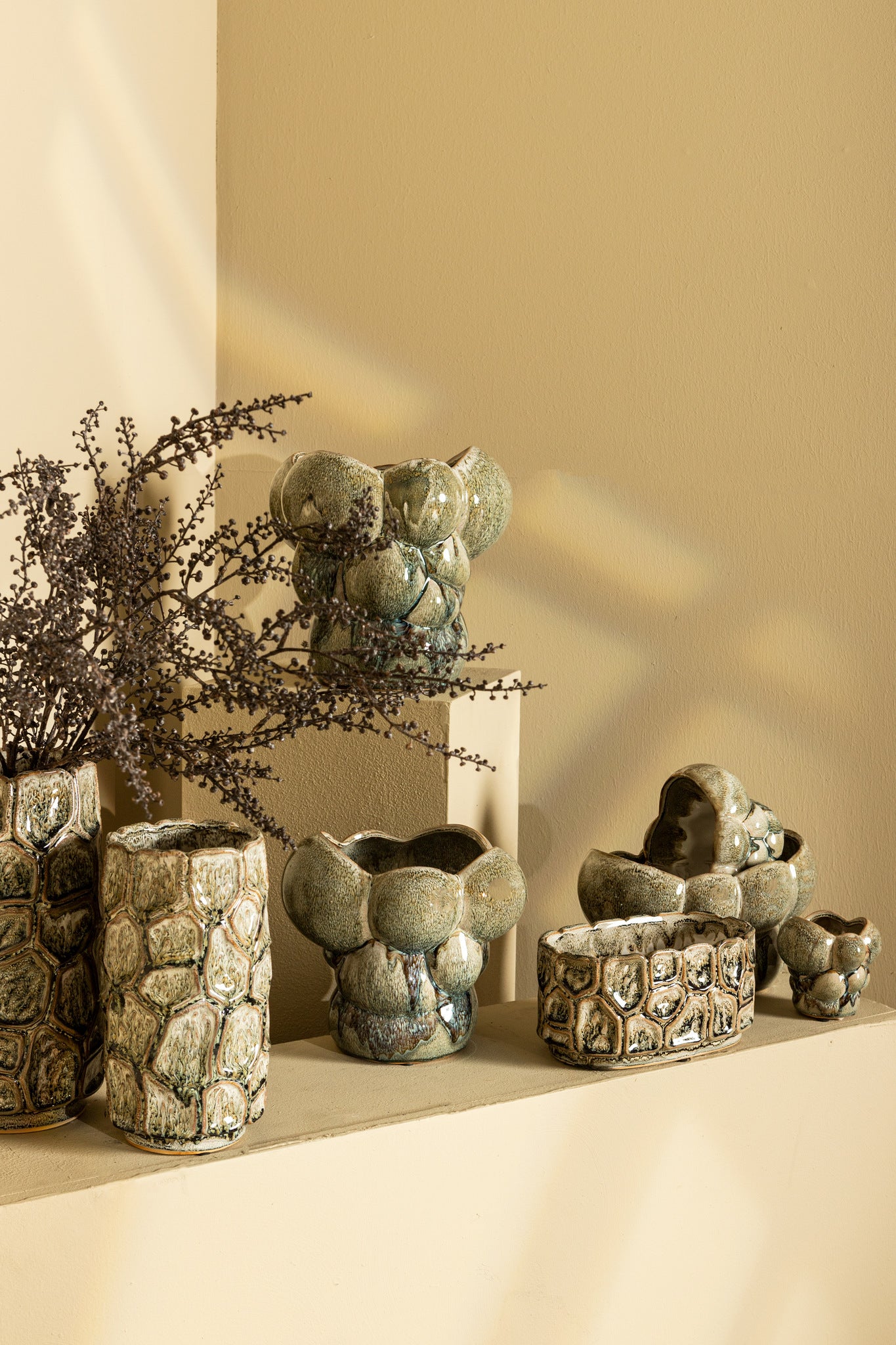 Madge Cream Ceramic Oval Pot Round Motive L