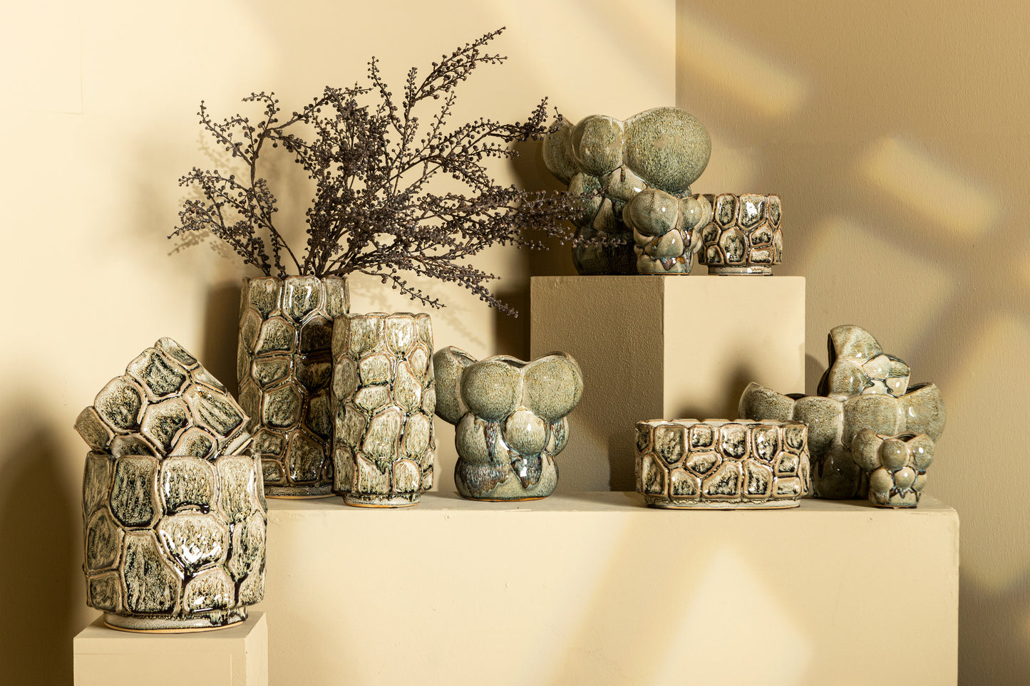 Madge Cream Ceramic Oval Pot Round Motive L