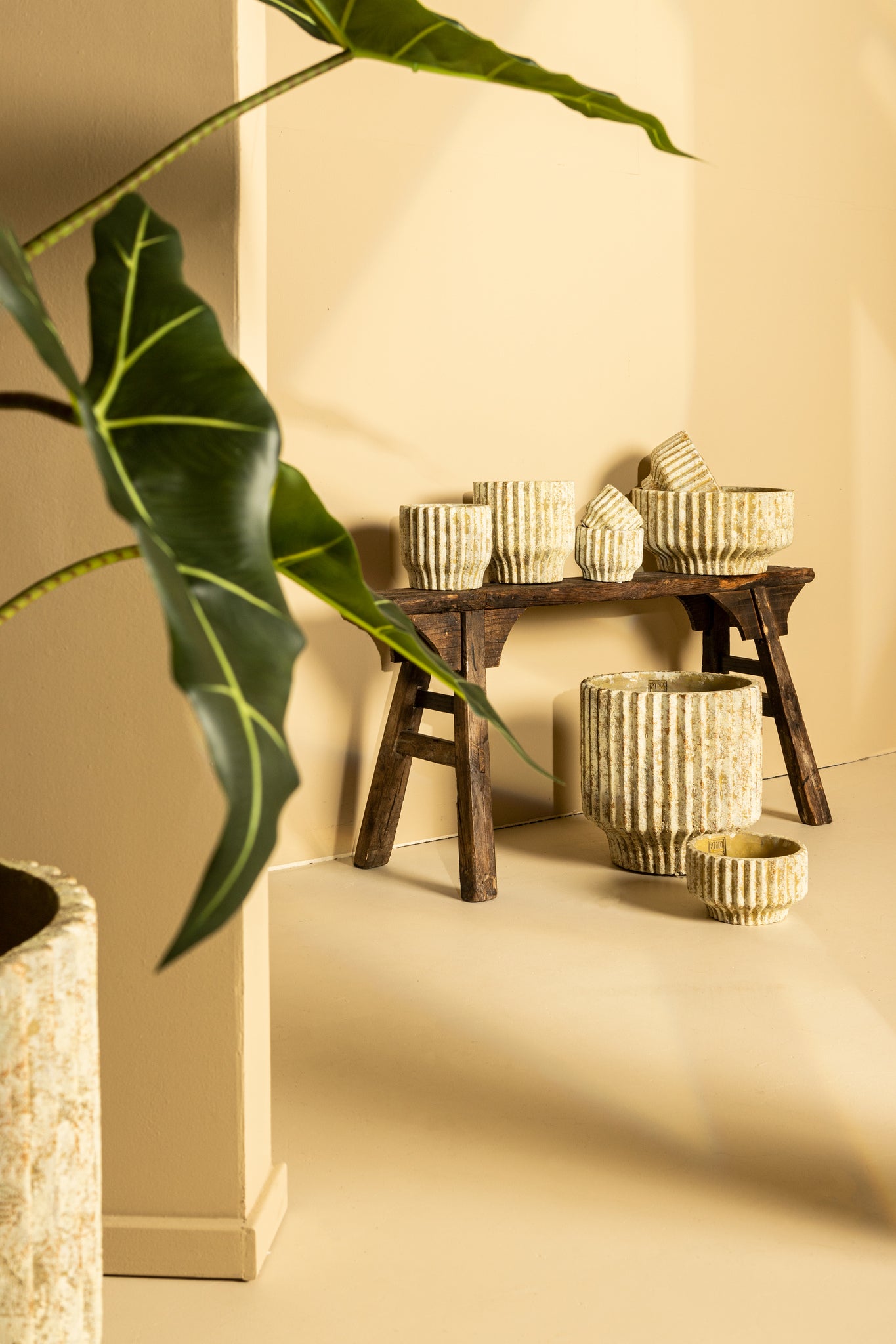 Gabriel Cream Cement Pot Round Lines  XXL