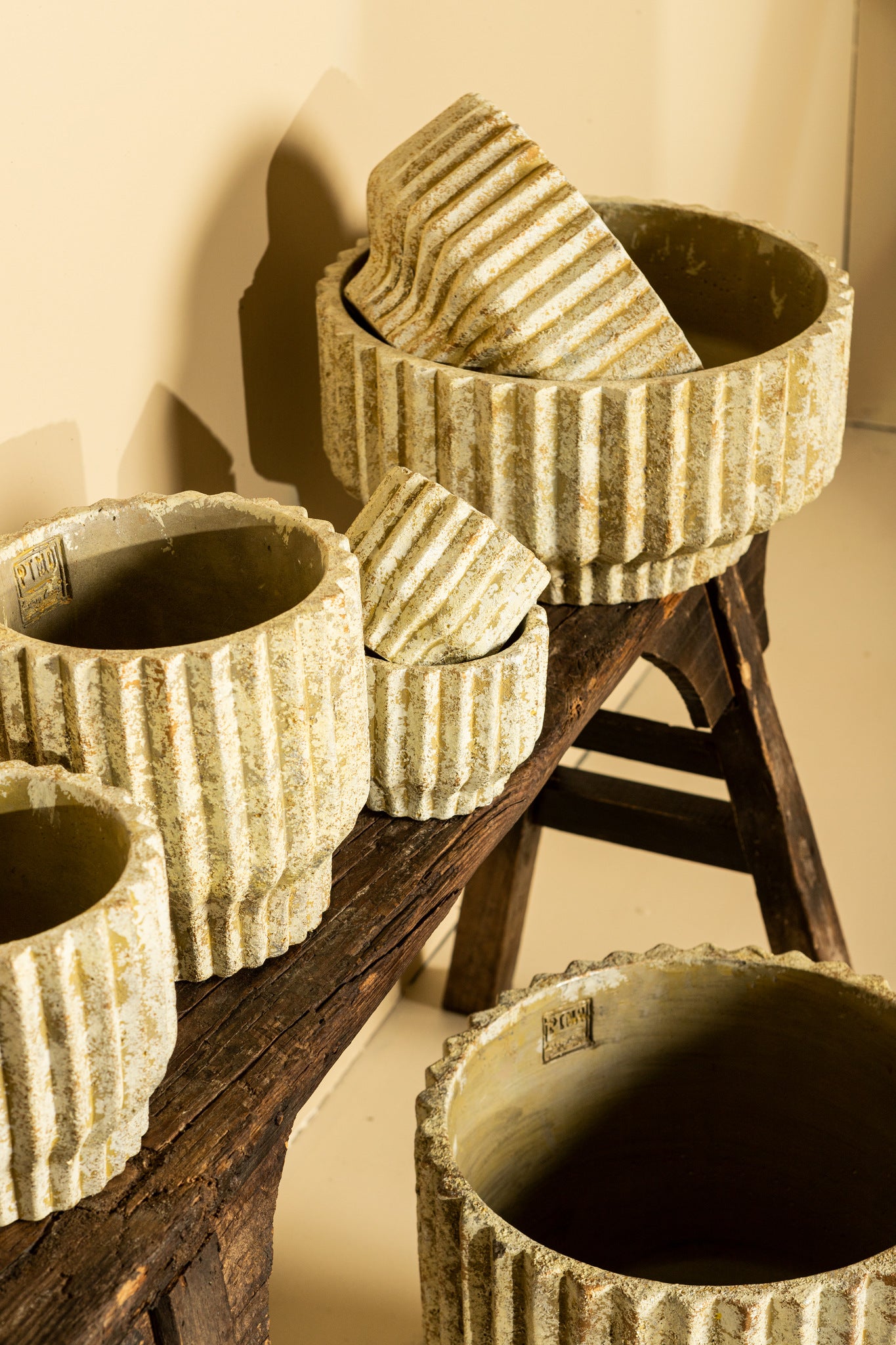 Gabriel Cream Cement Pot Round Lines Low L