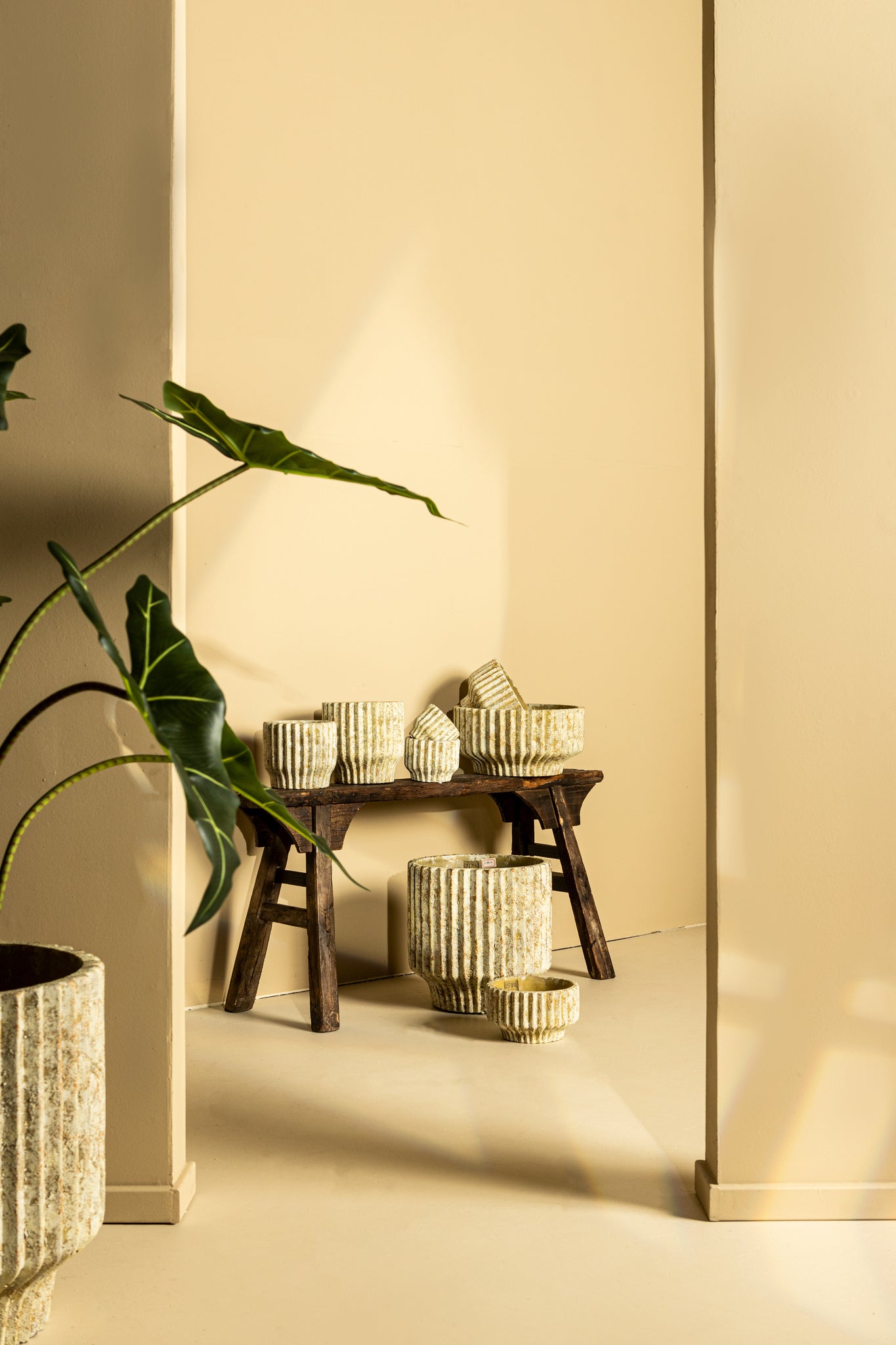 Gabriel Cream Cement Pot Round Lines Low L