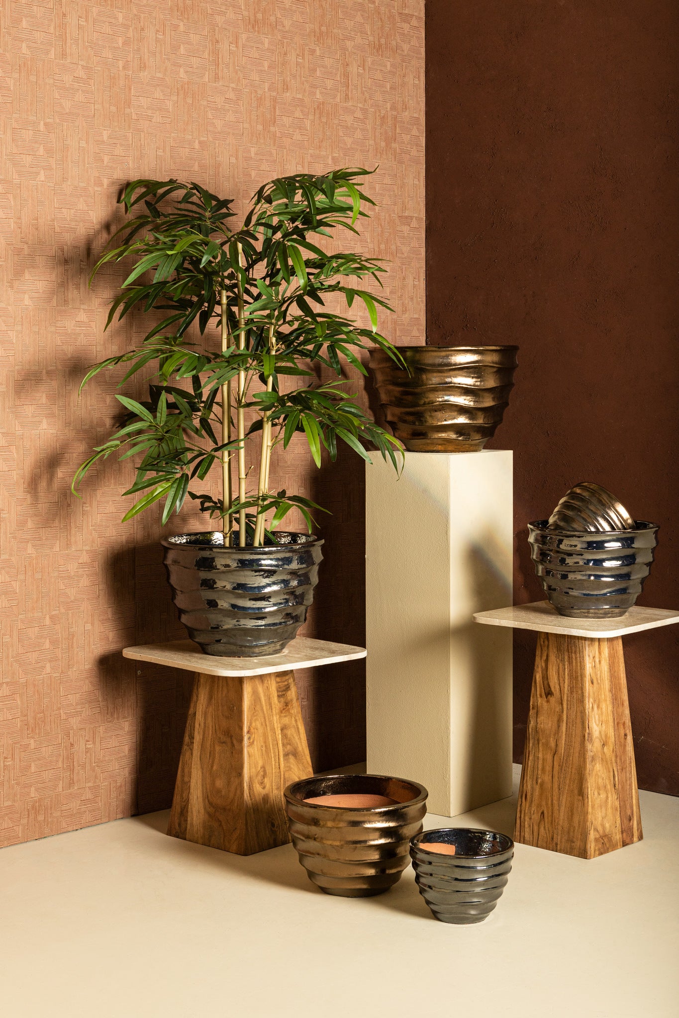 Alyshia Silver Ceramic Round Pot Wavy Lines SV3