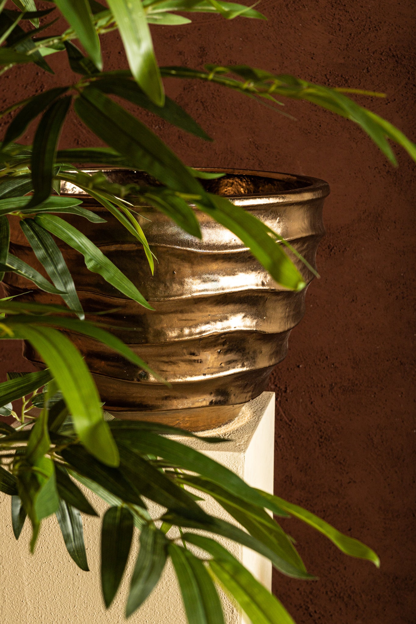 Alyshia Silver Ceramic Round Pot Wavy Lines SV3