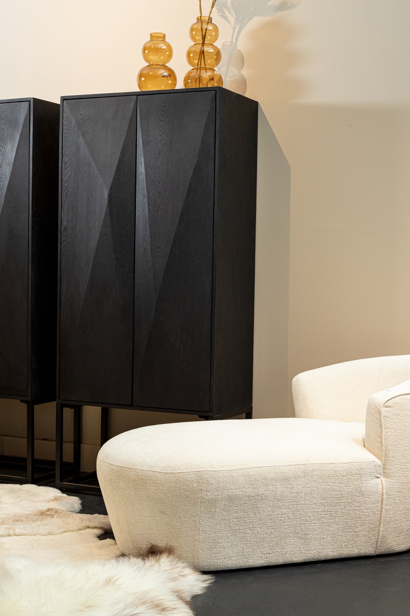 Onyx Cabinet Black 2 Drs