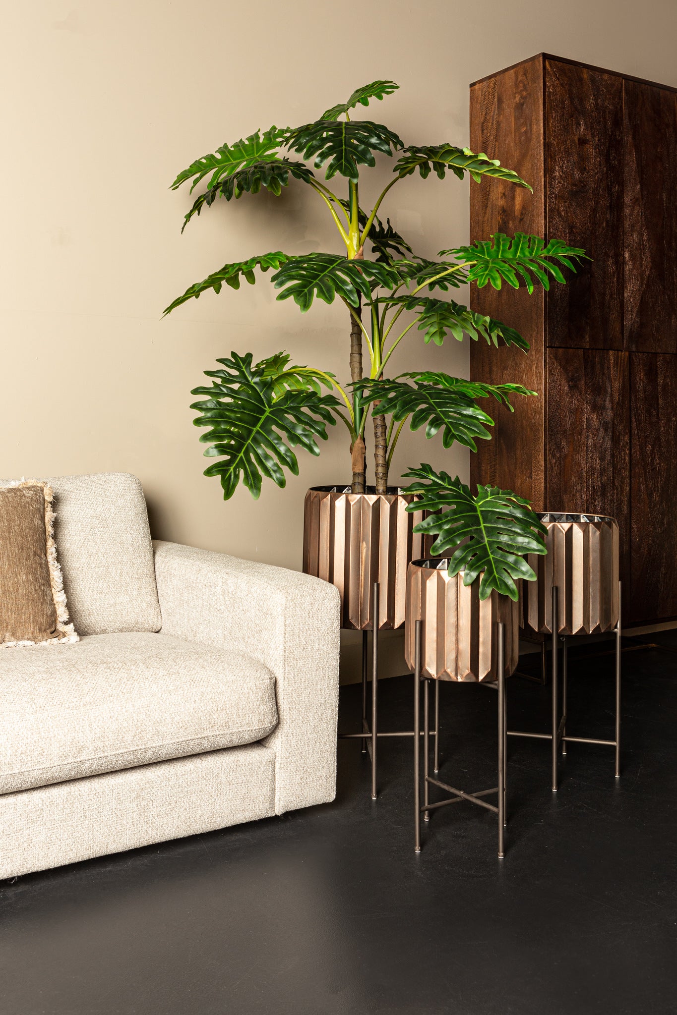 Eleyza Copper Round Iron Pot On Metal Base S