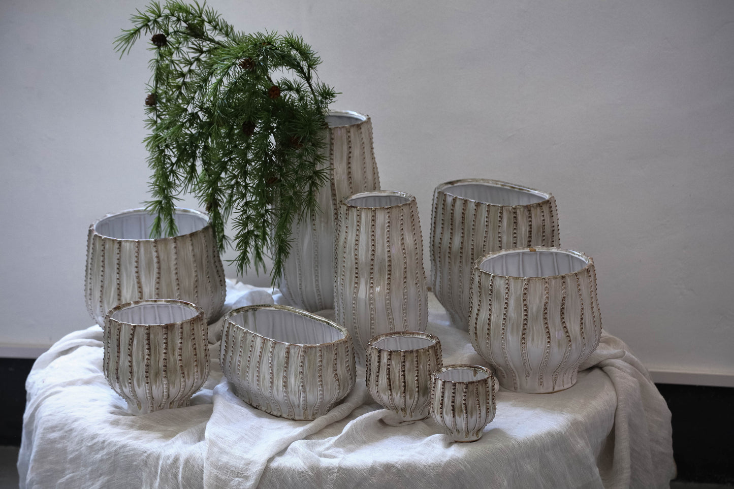 Dell Cream Ceramic Glazed Pot Line Pattern Round L