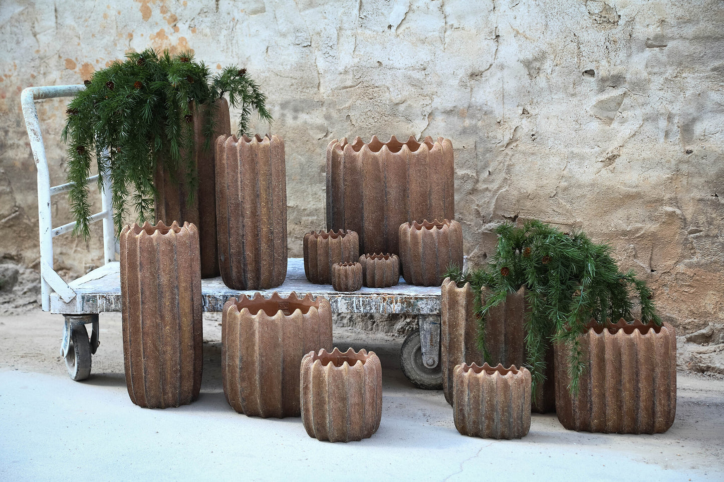 Brigett Copper Cement Pot Ribbed Round Big L