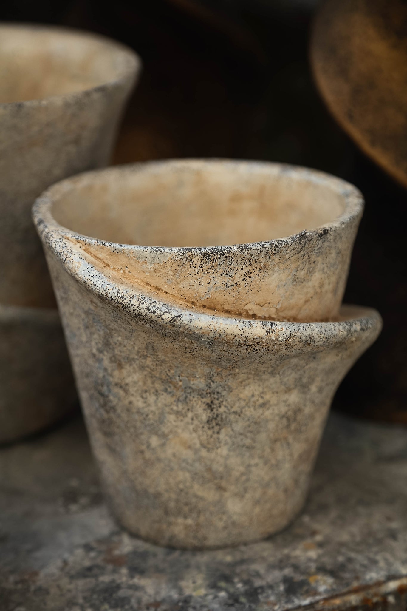 Iiona Cream Cement Pot Twisty Round L