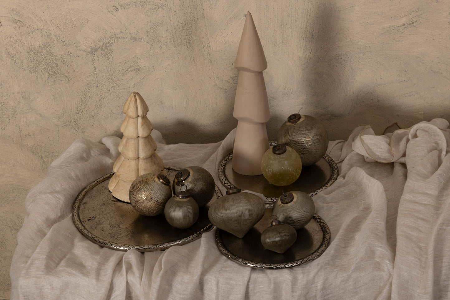 Fahdi Silver Casted Alu Rnd Plate Carving Border L