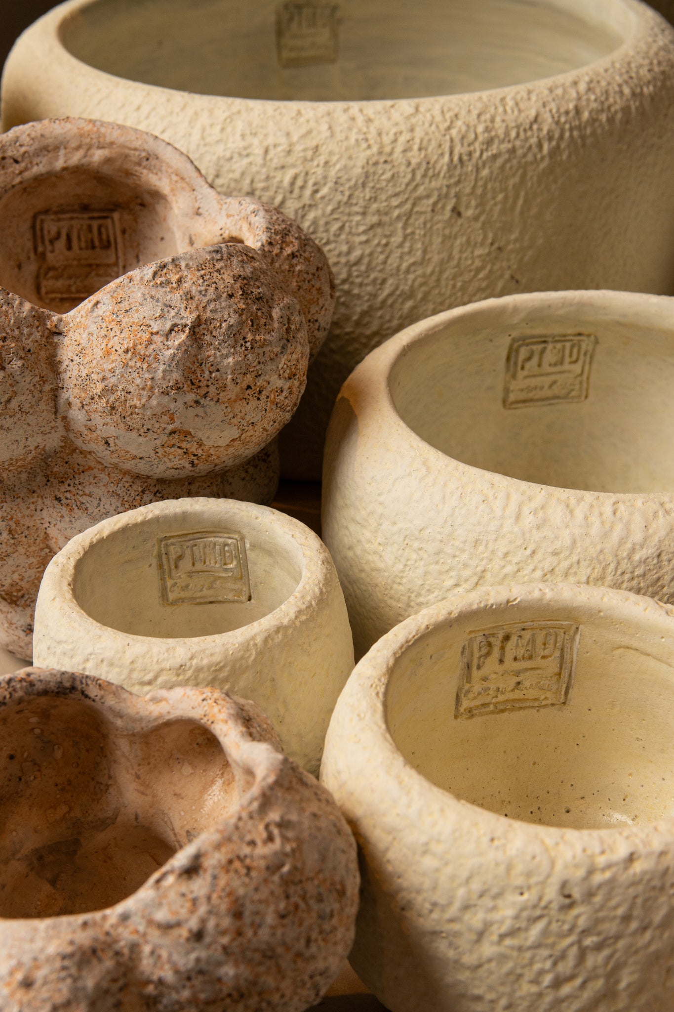 Evelynn White Round Cement Pot On Base XXL