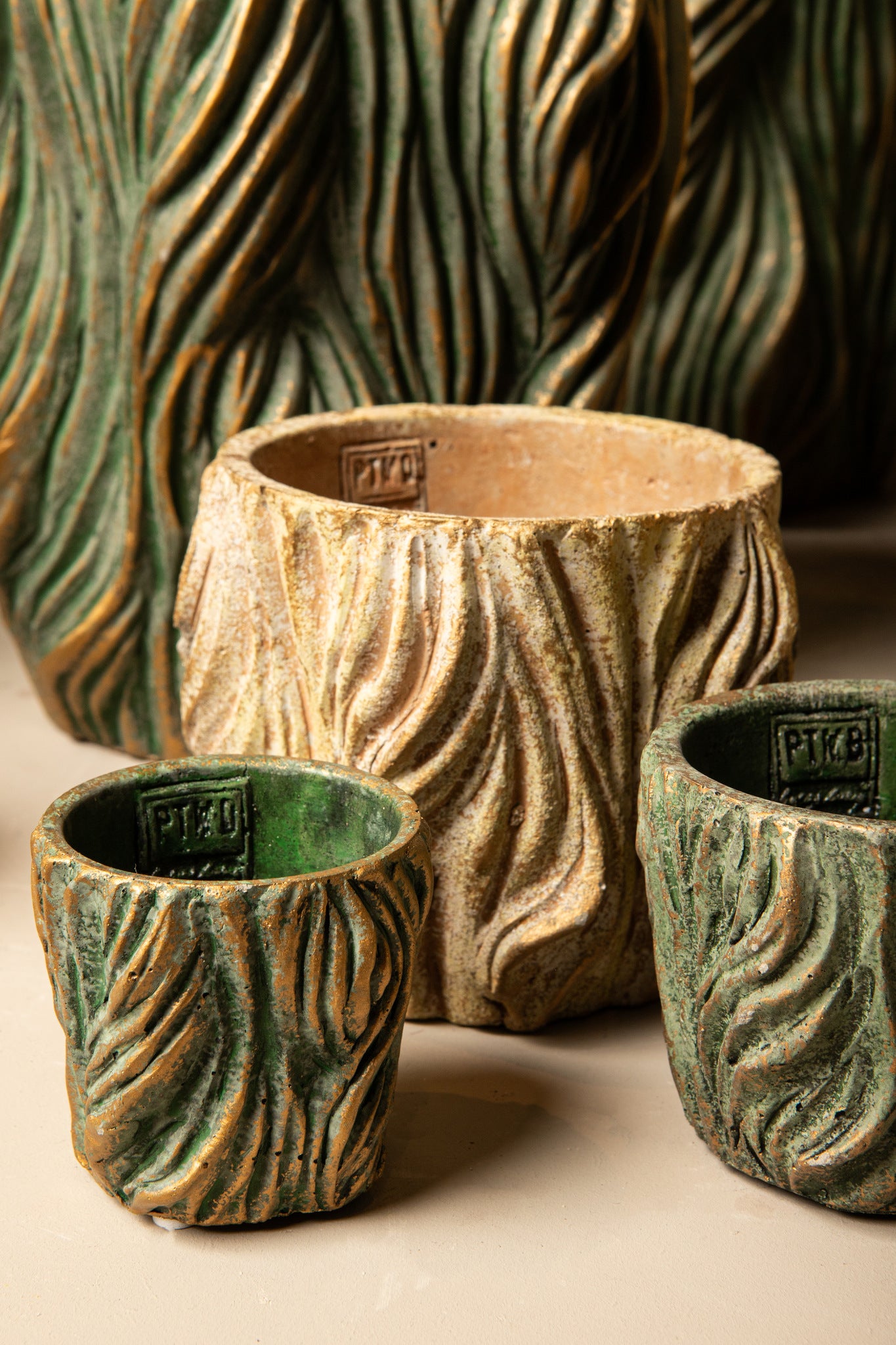 Alexio Green Round Cement Pot Wavy Lines High L