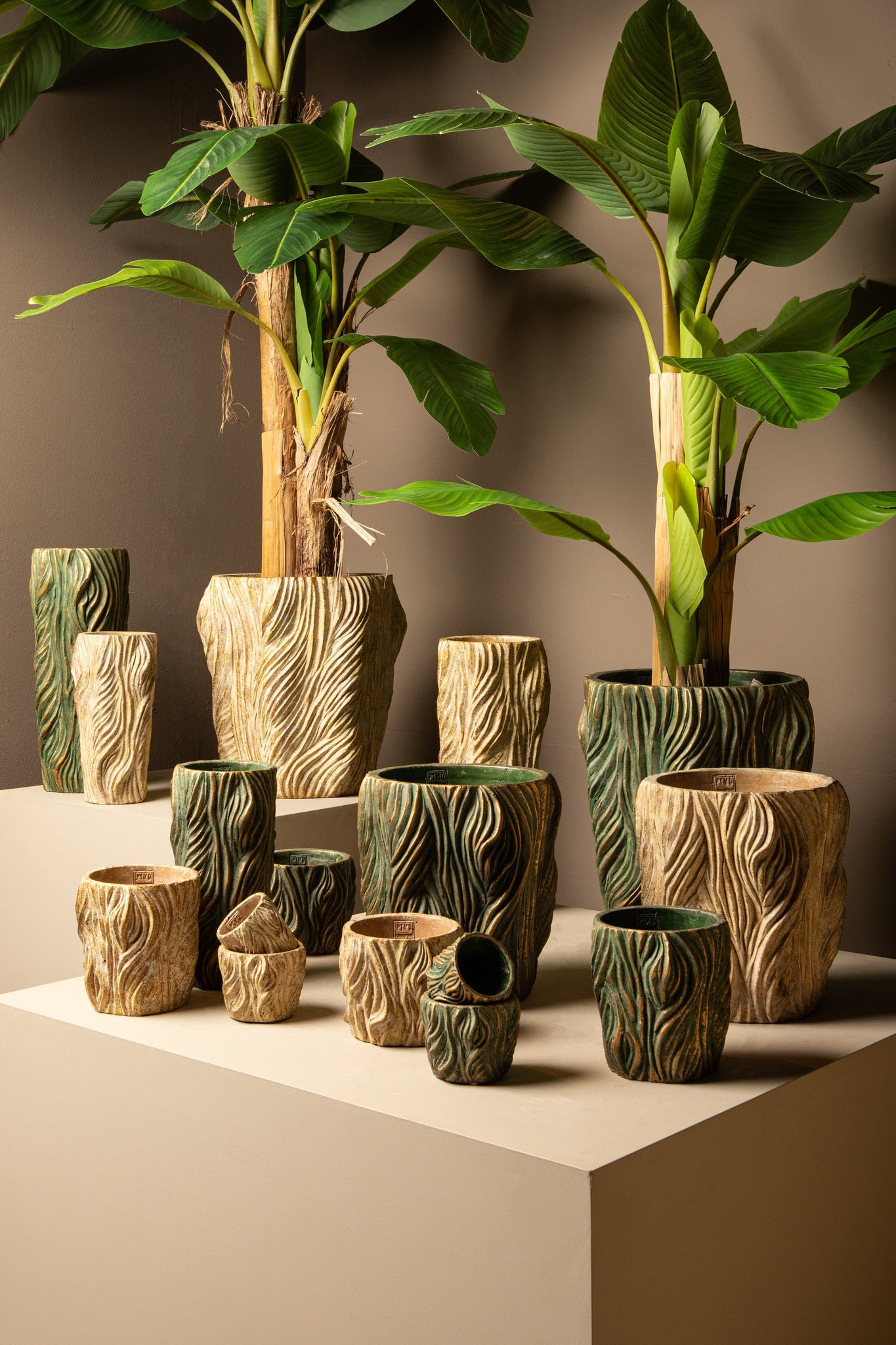 Alexio Green Round Cement Pot Wavy Lines High L