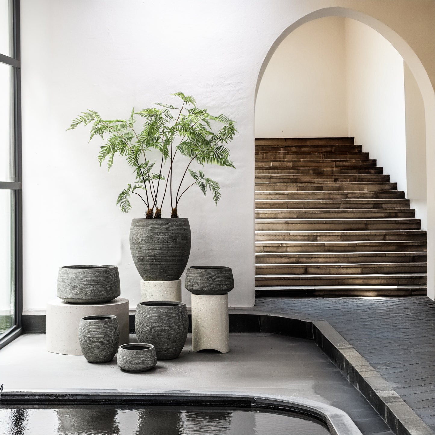 Giulietta Grey Round Magnesium Pot Lines High SV3