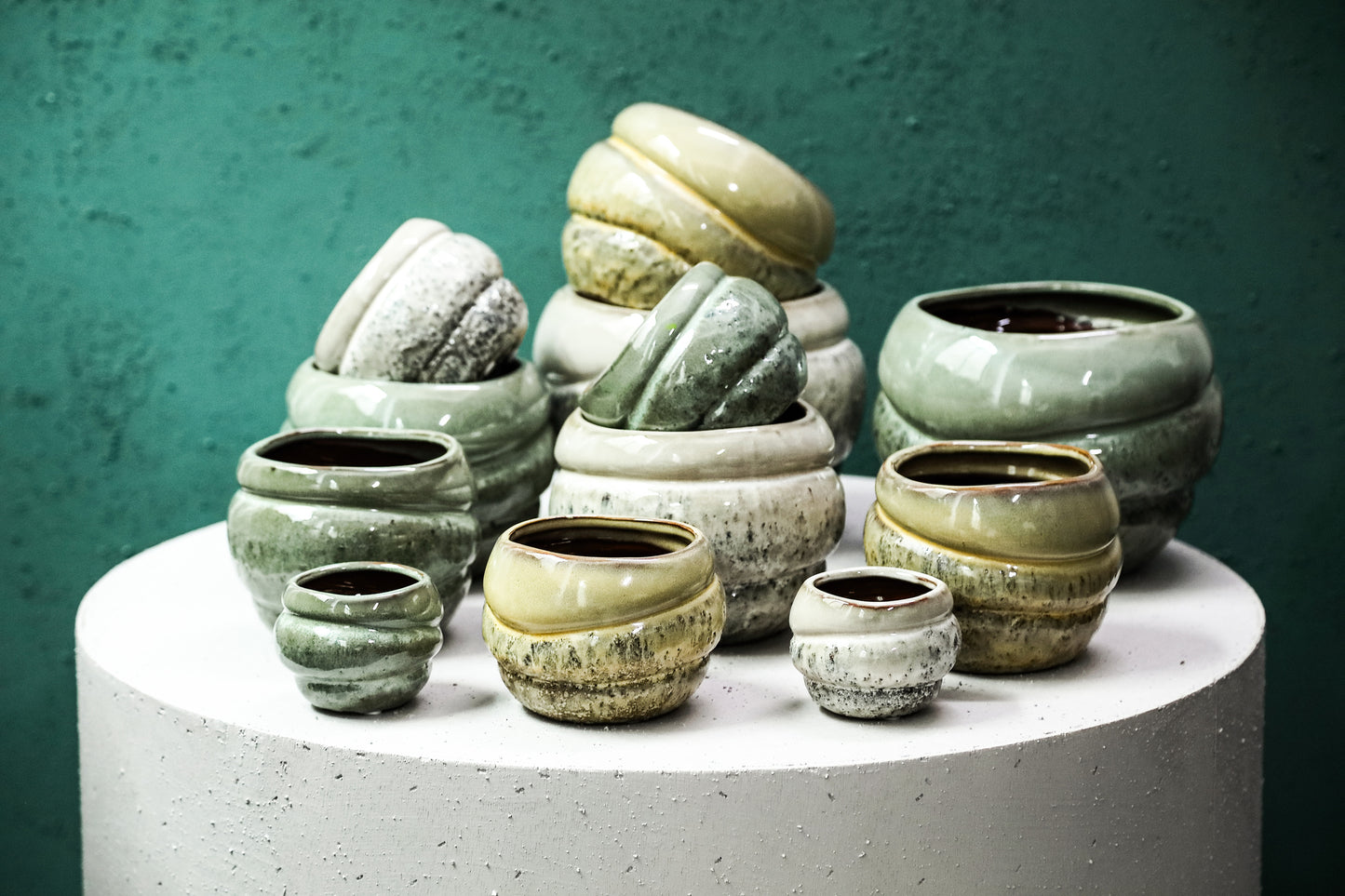 Jordanna Green Ceramic Round Pot With Layers XL