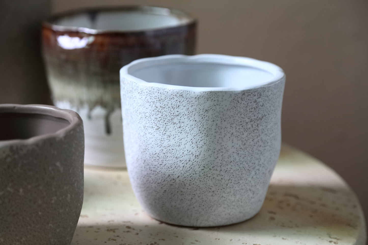 Anaraa White Ceramic Round Pot XL