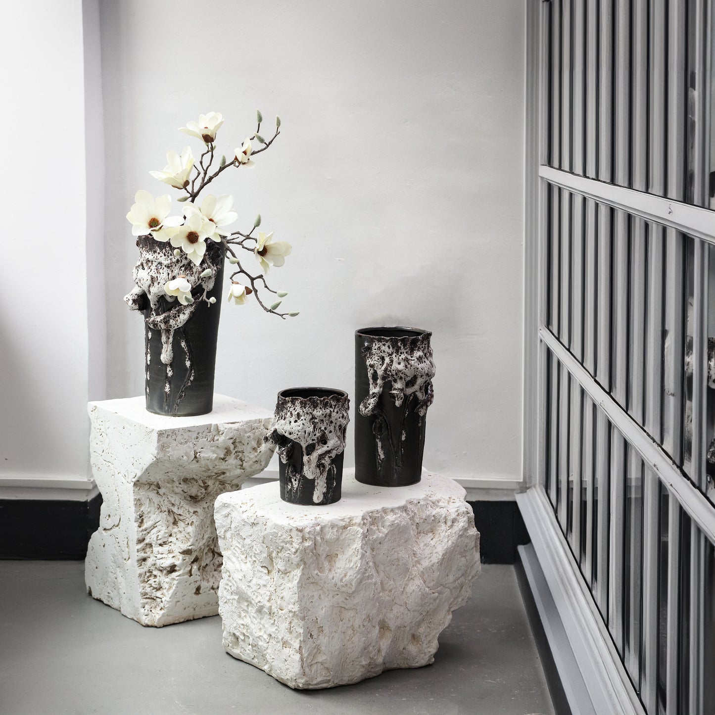 Laverae Brown Ceramic Pot 3D Dried Flower PatternL