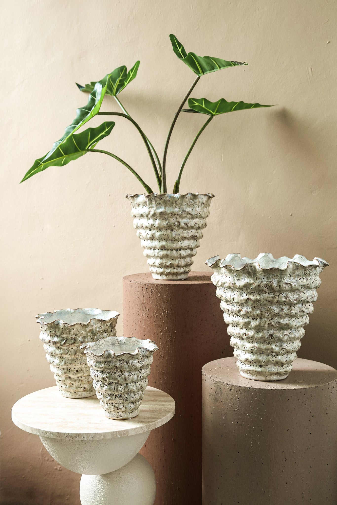 Nianh Cream Ceramic Pot Irregular Ribbed Round XL