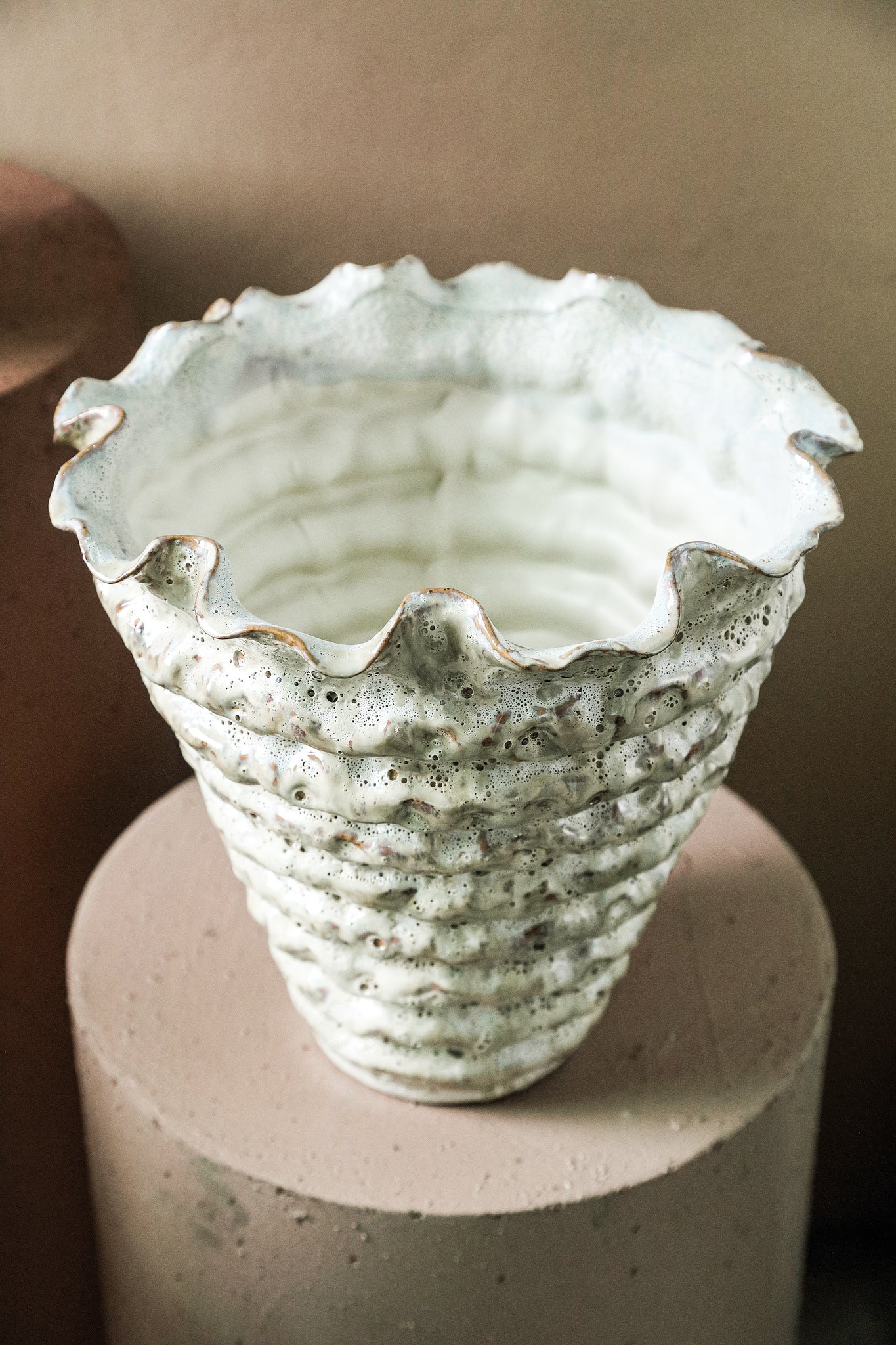 Nianh Cream Ceramic Pot Irregular Ribbed Round XL