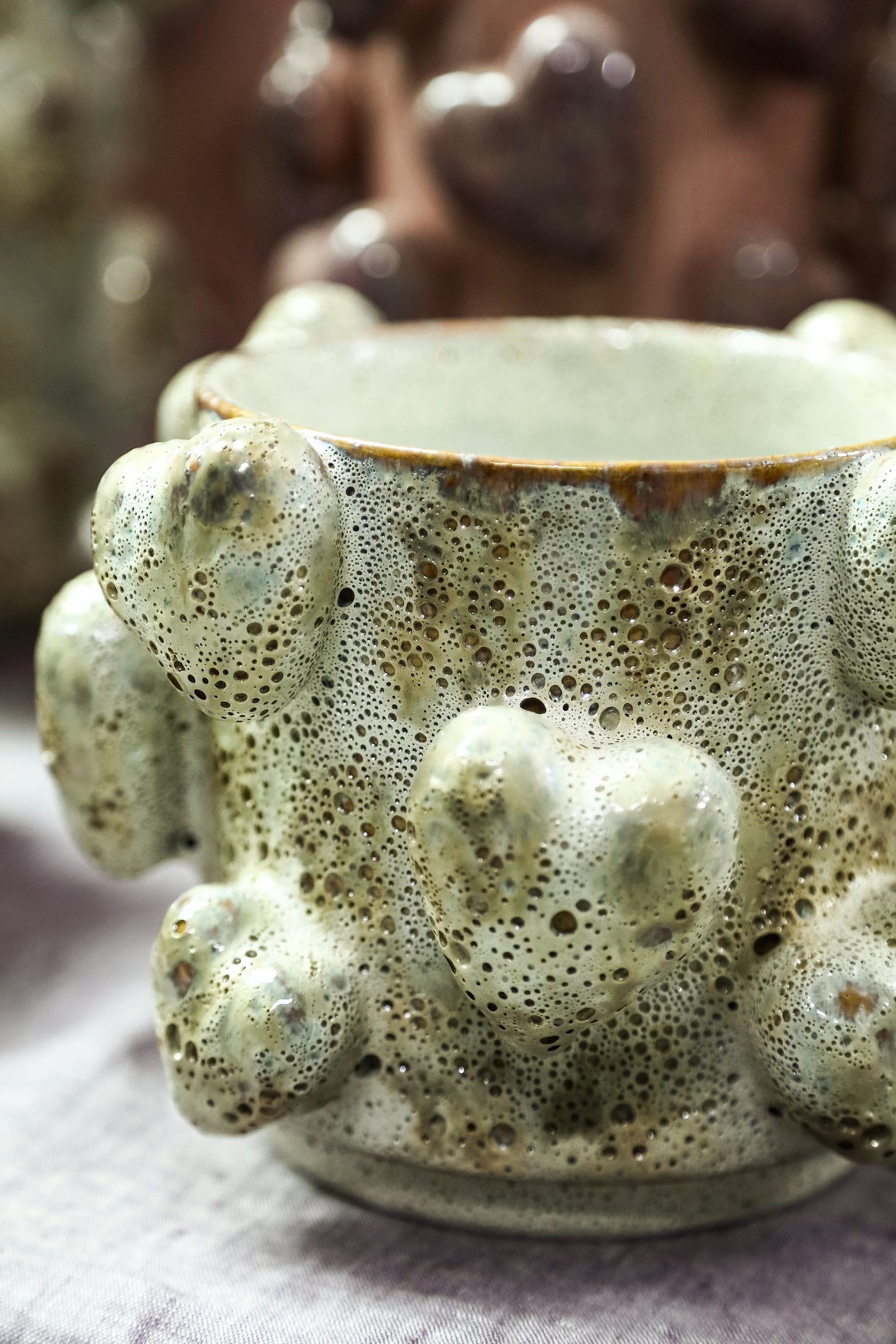 Valentin Cream Rough Ceramic Pot 3D Hearts Low L