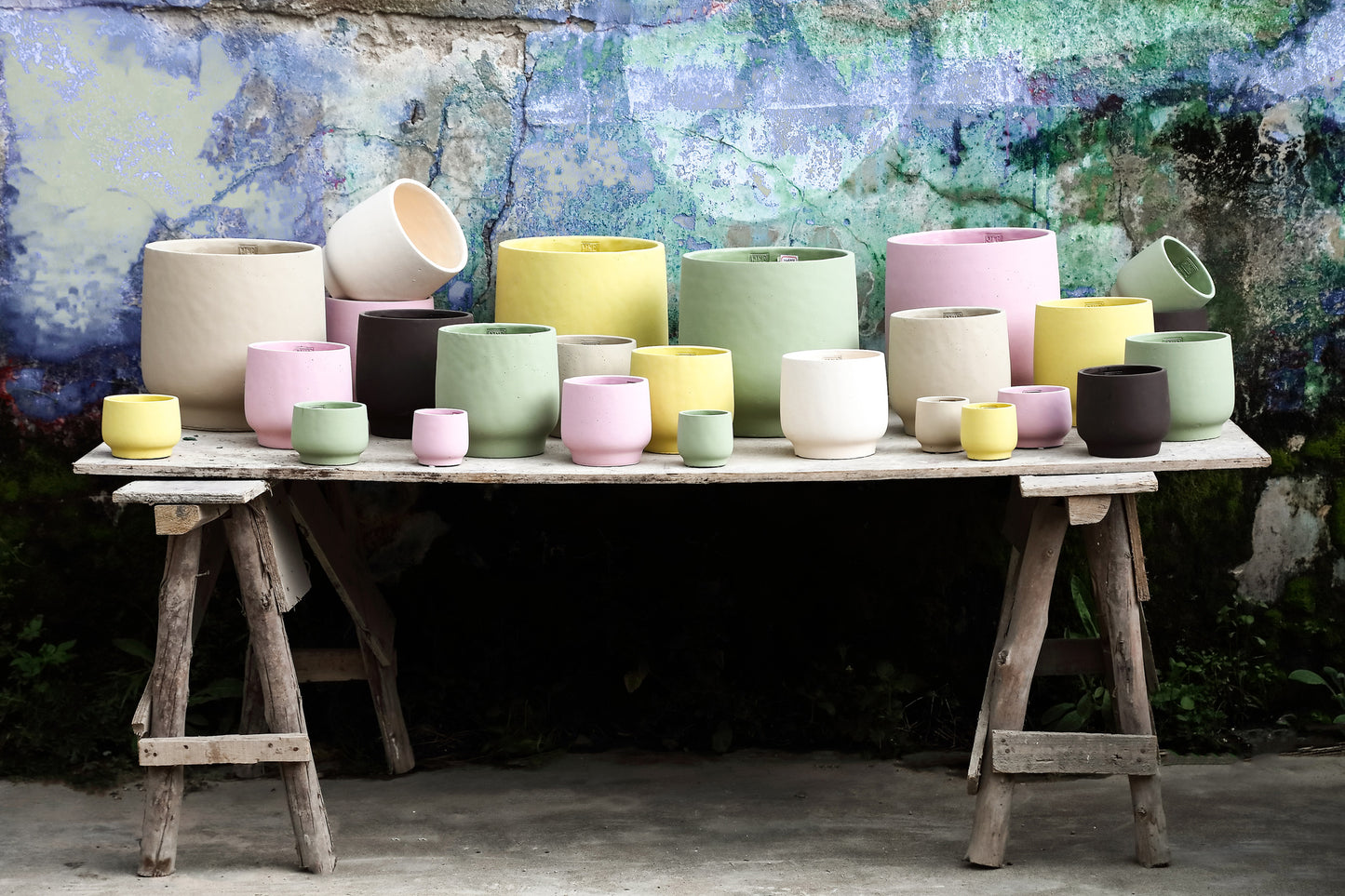 Aline Taupe Round Cement Pot On Base XXL