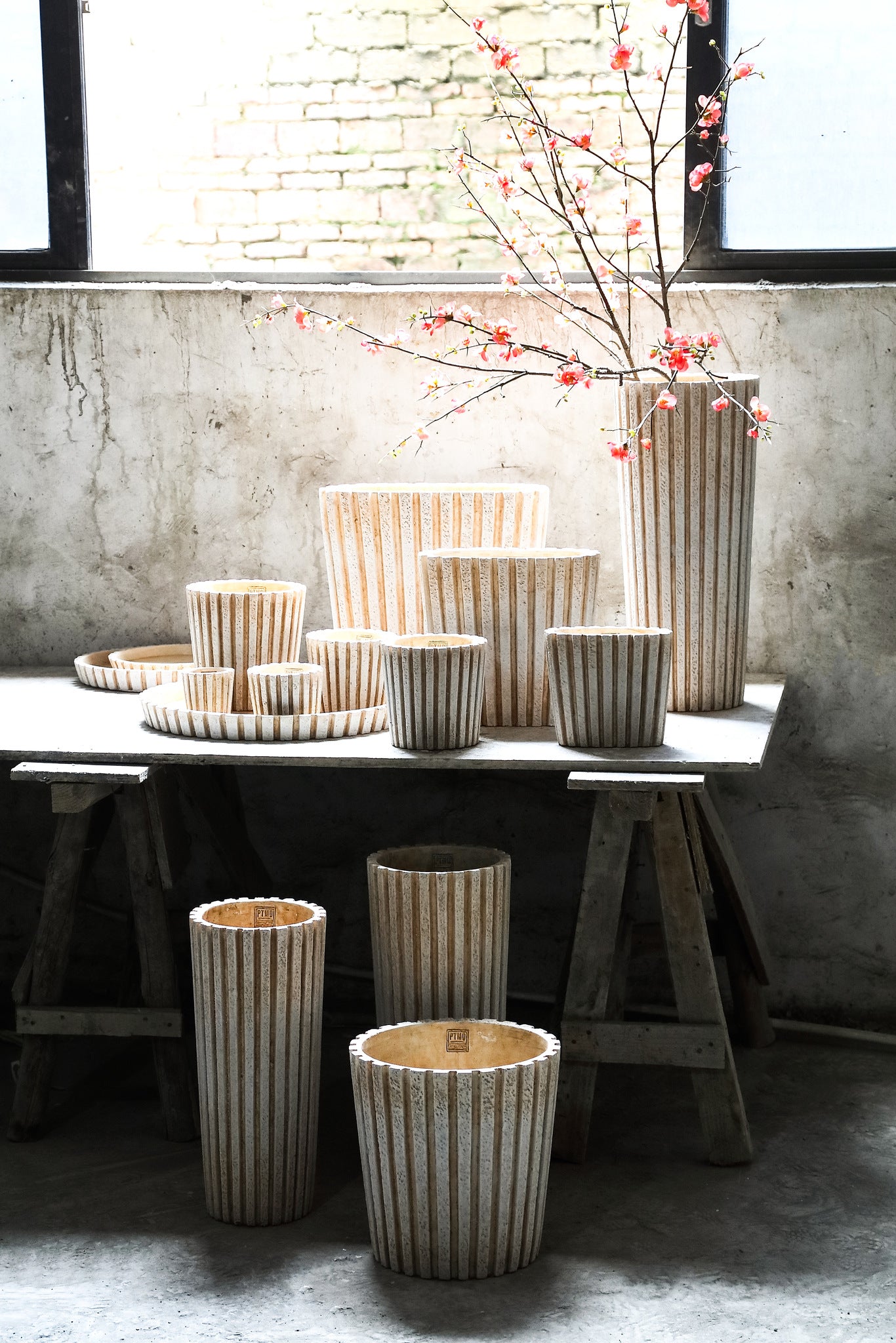 Marijus Cream Oval Cement Pot Ribbed L