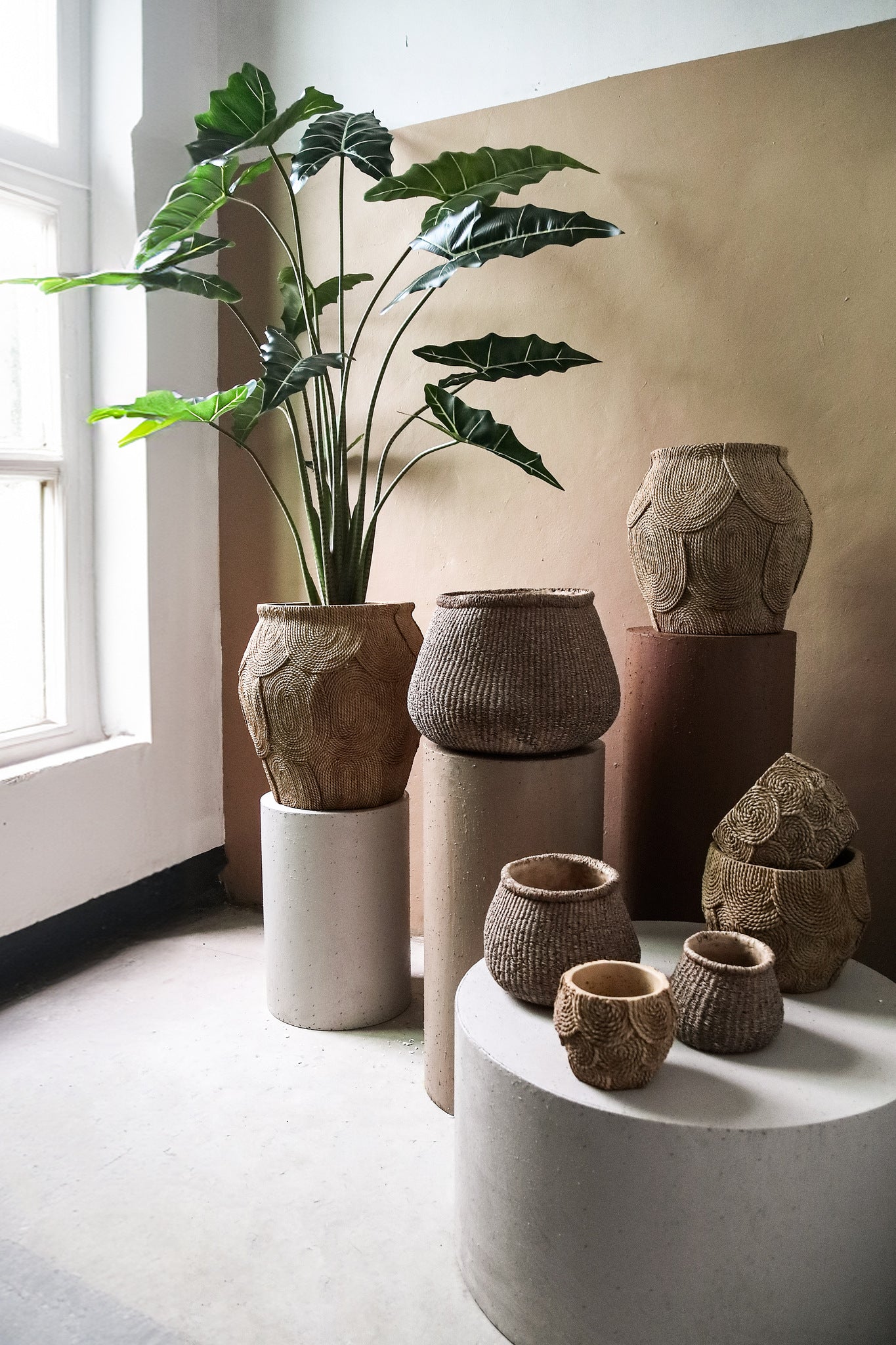 Kassidy Brown Basket Look Cement Pot W Stucture L