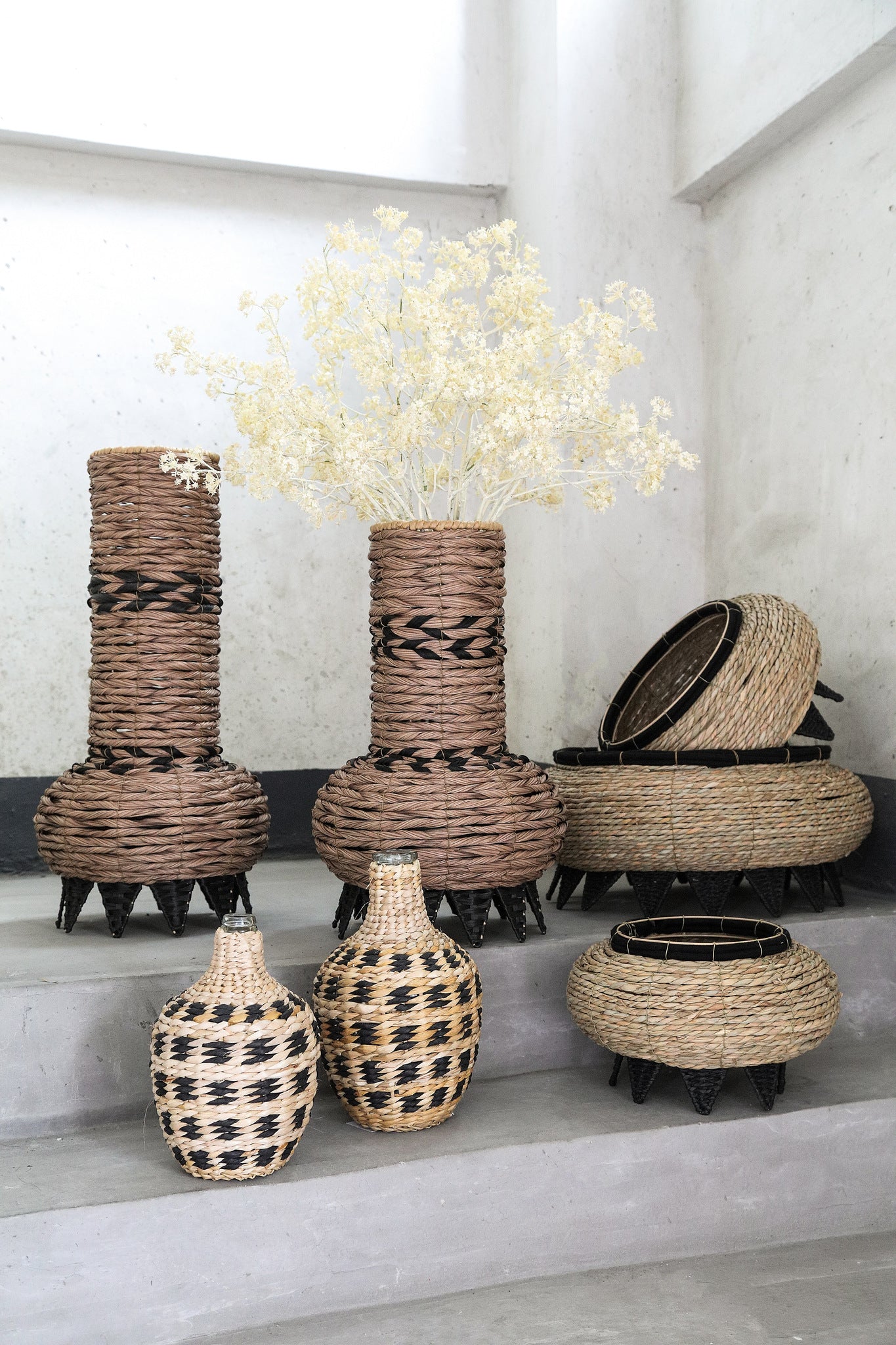 Williams Natural Black Glass With Paper Vase L